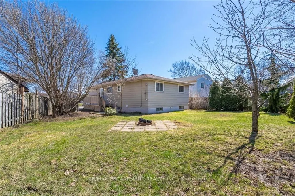 59 Edwina Court, #UPPER
