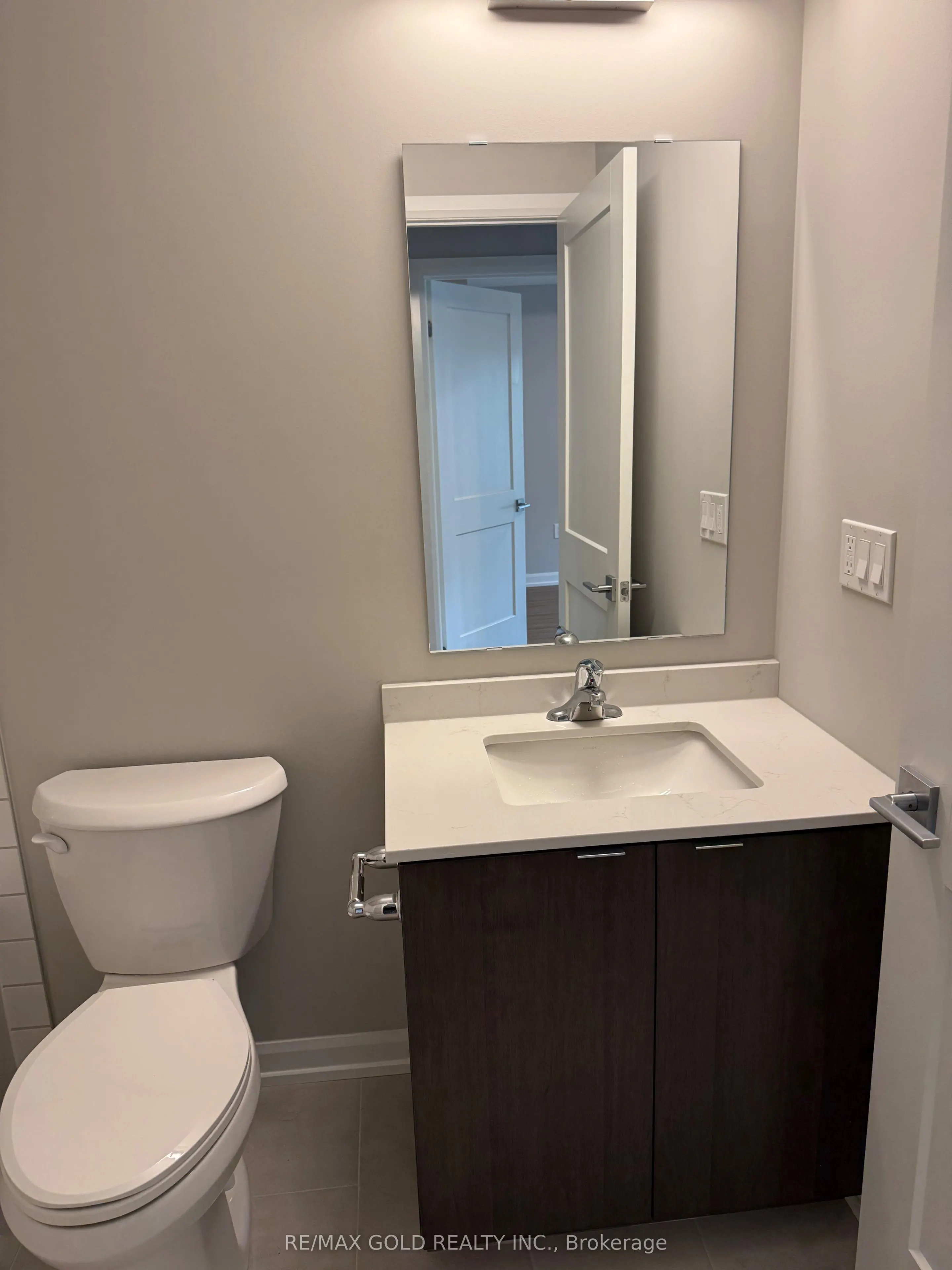 708 Woolwich Street, #210