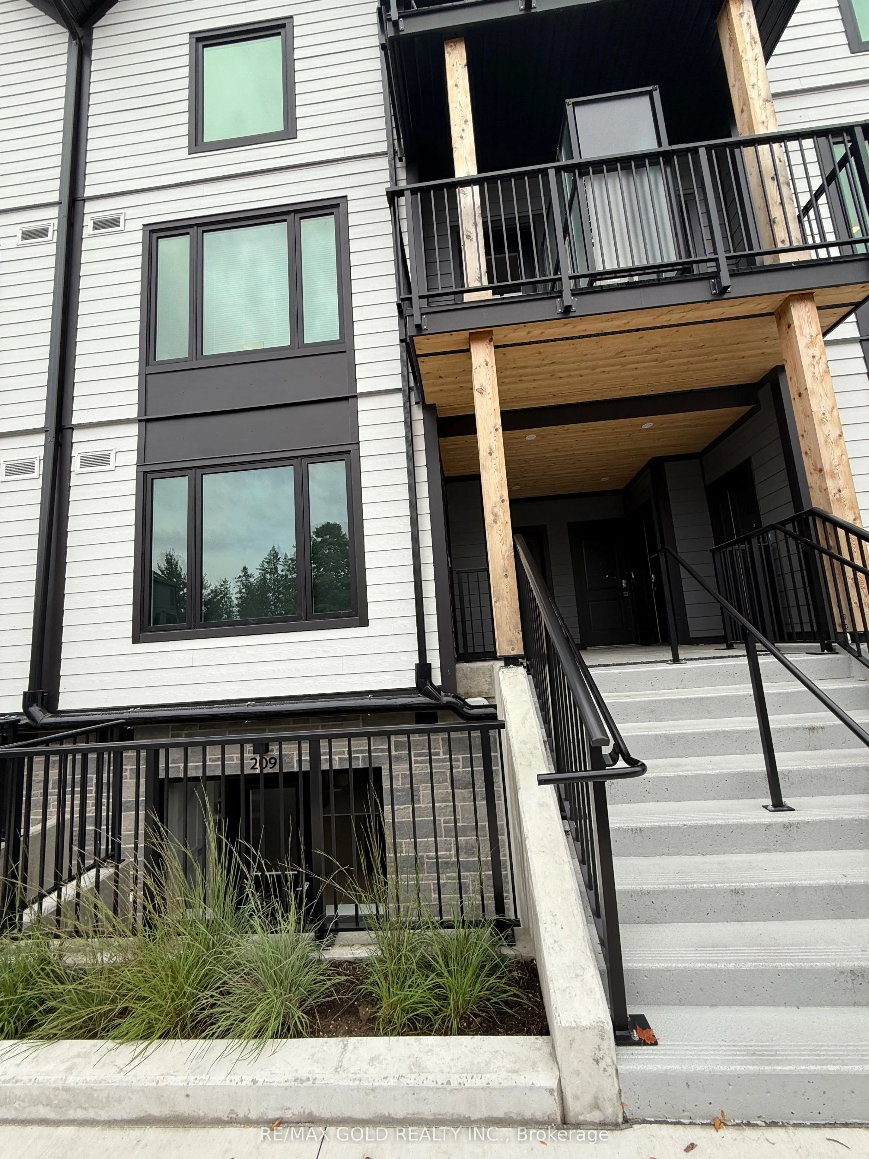 708 Woolwich Street, #210