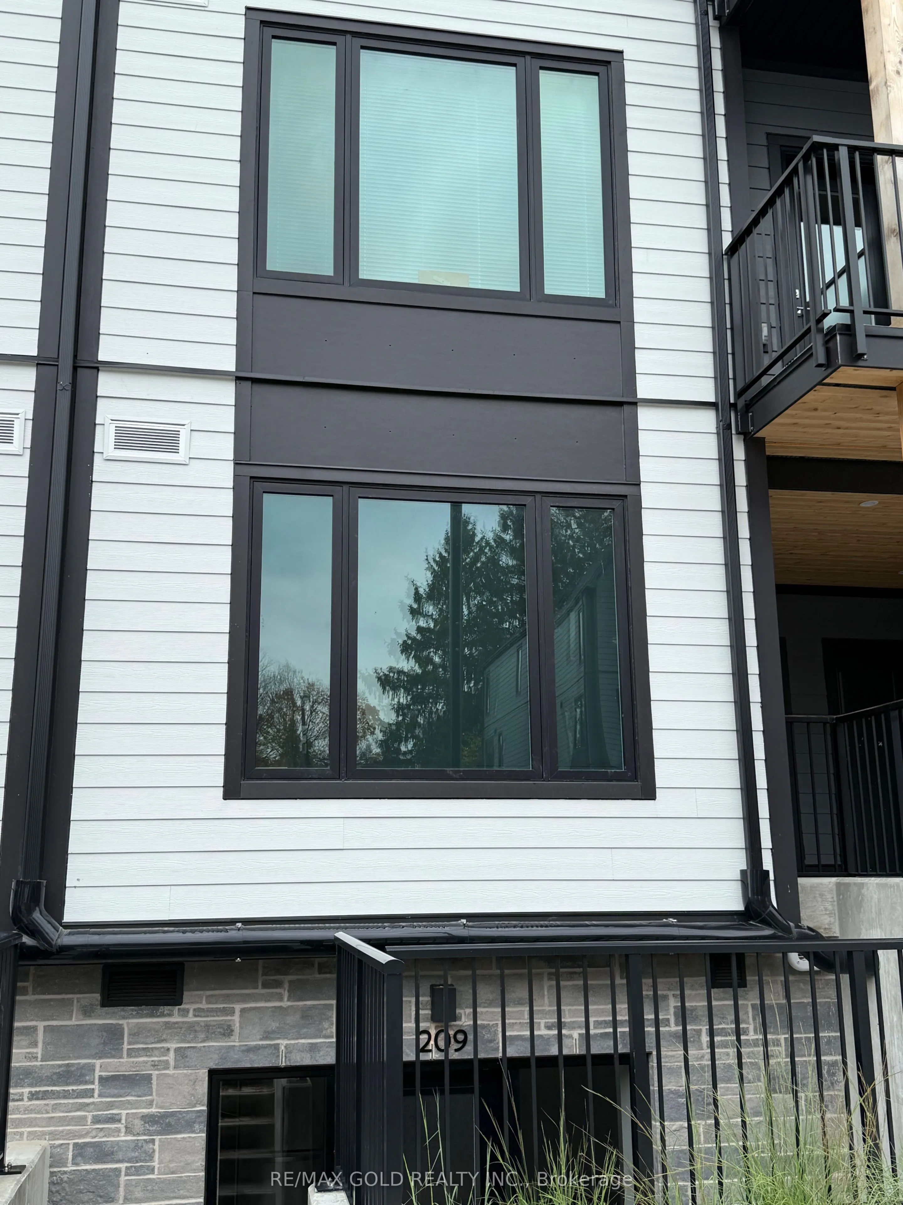708 Woolwich Street, #210