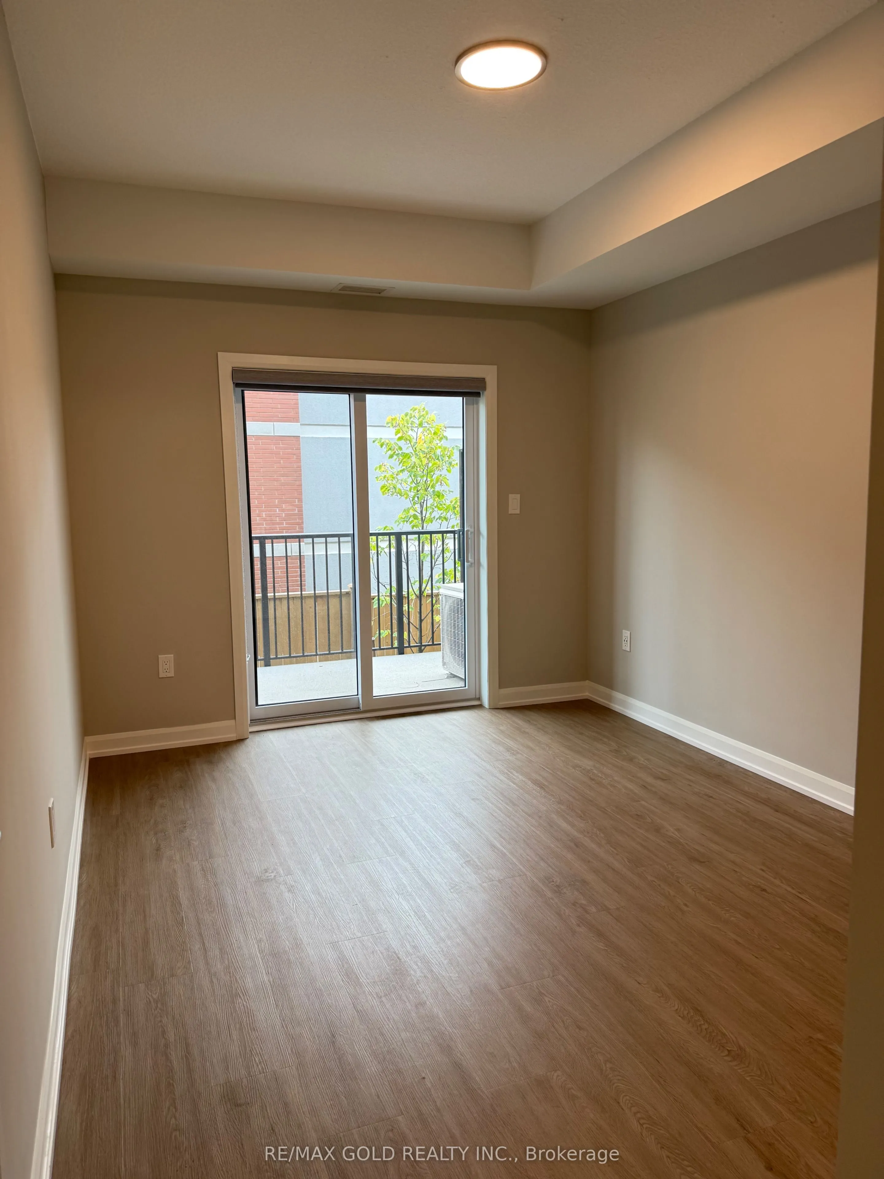 708 Woolwich Street, #210