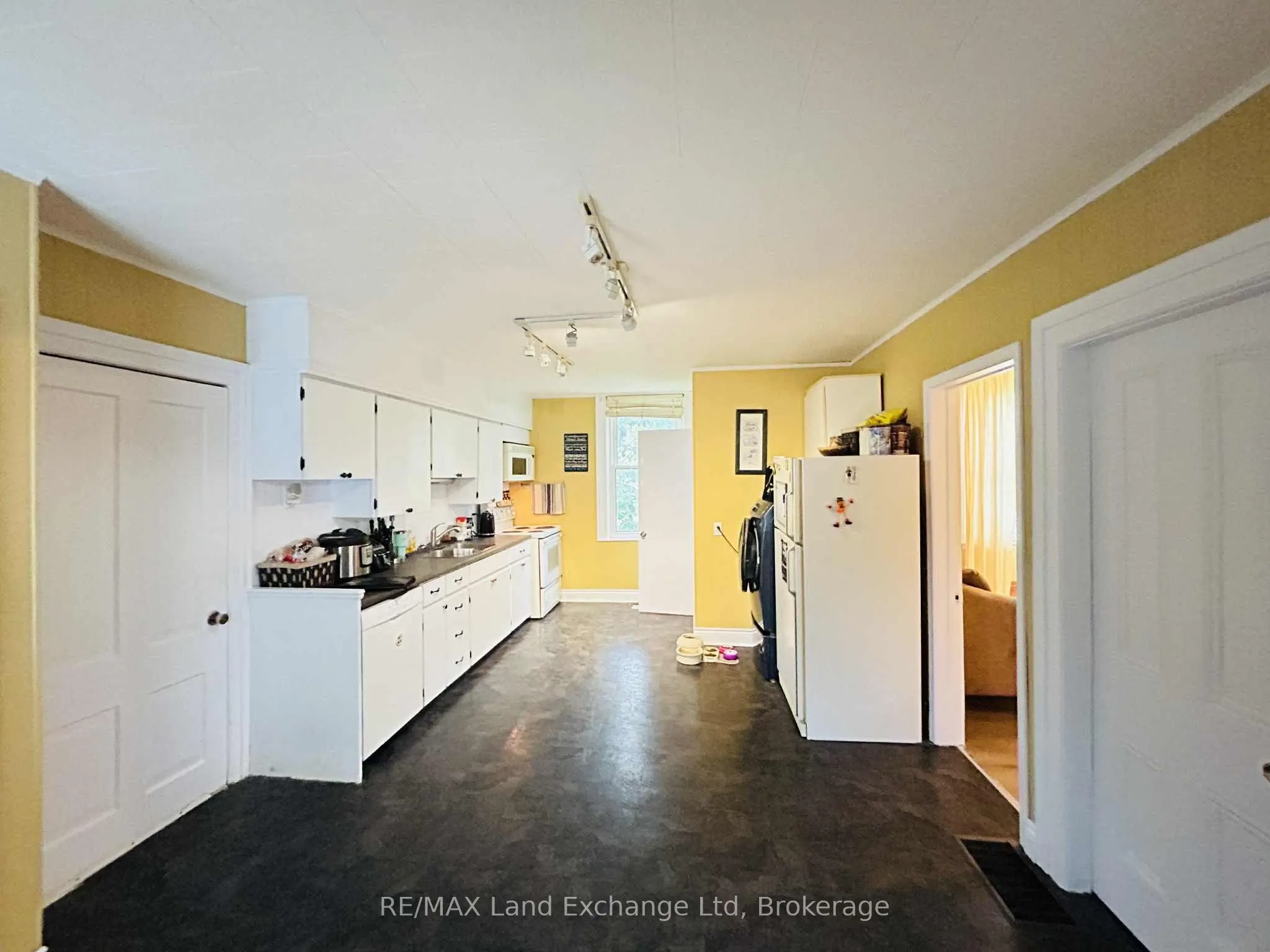 81 Patrick Street E