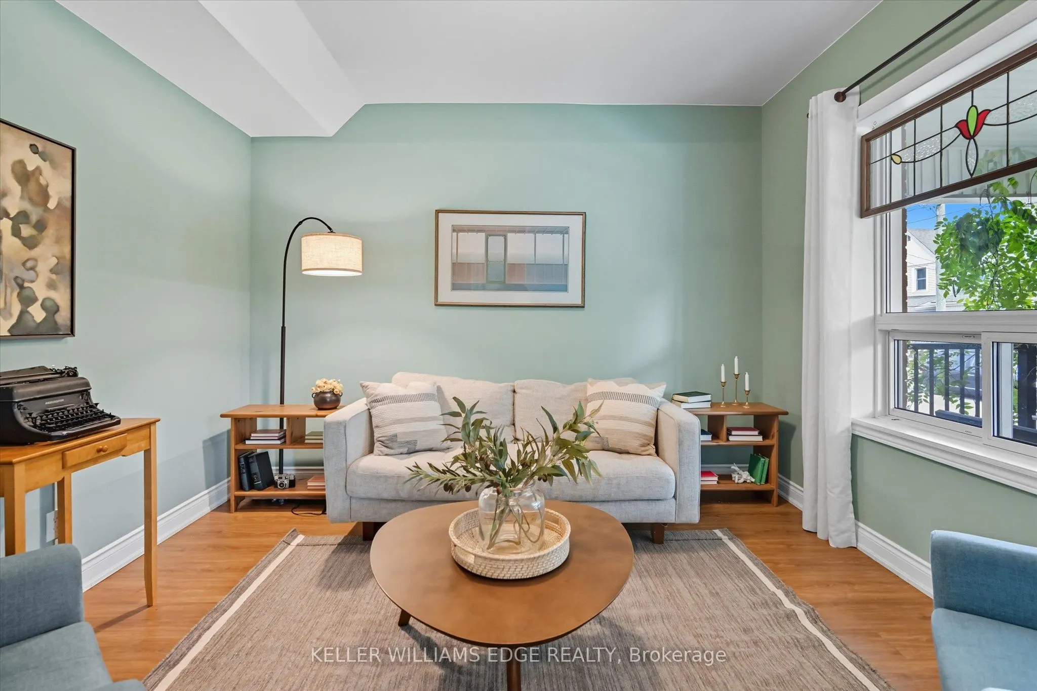 239 Rosslyn Avenue N
