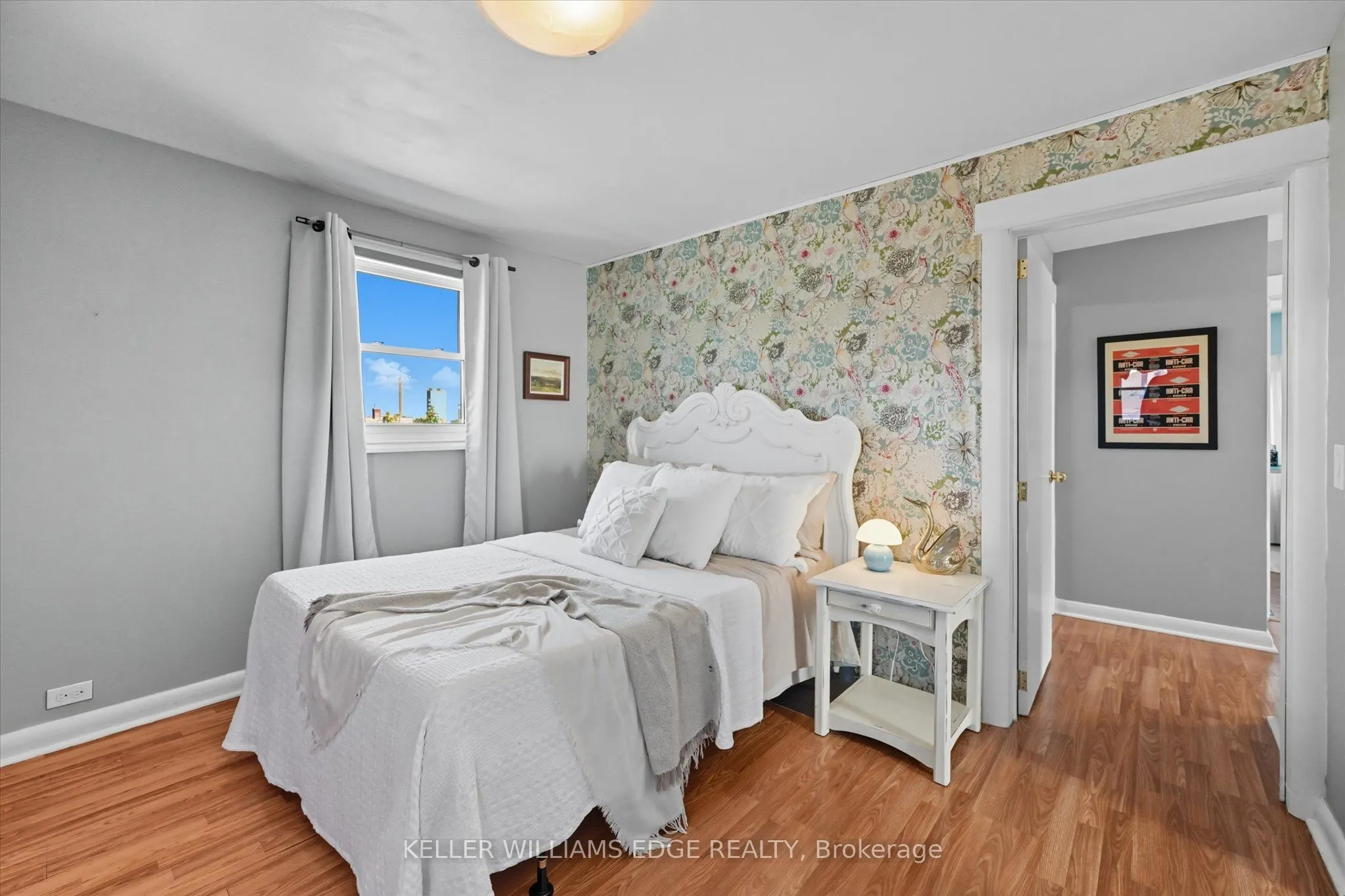 239 Rosslyn Avenue N