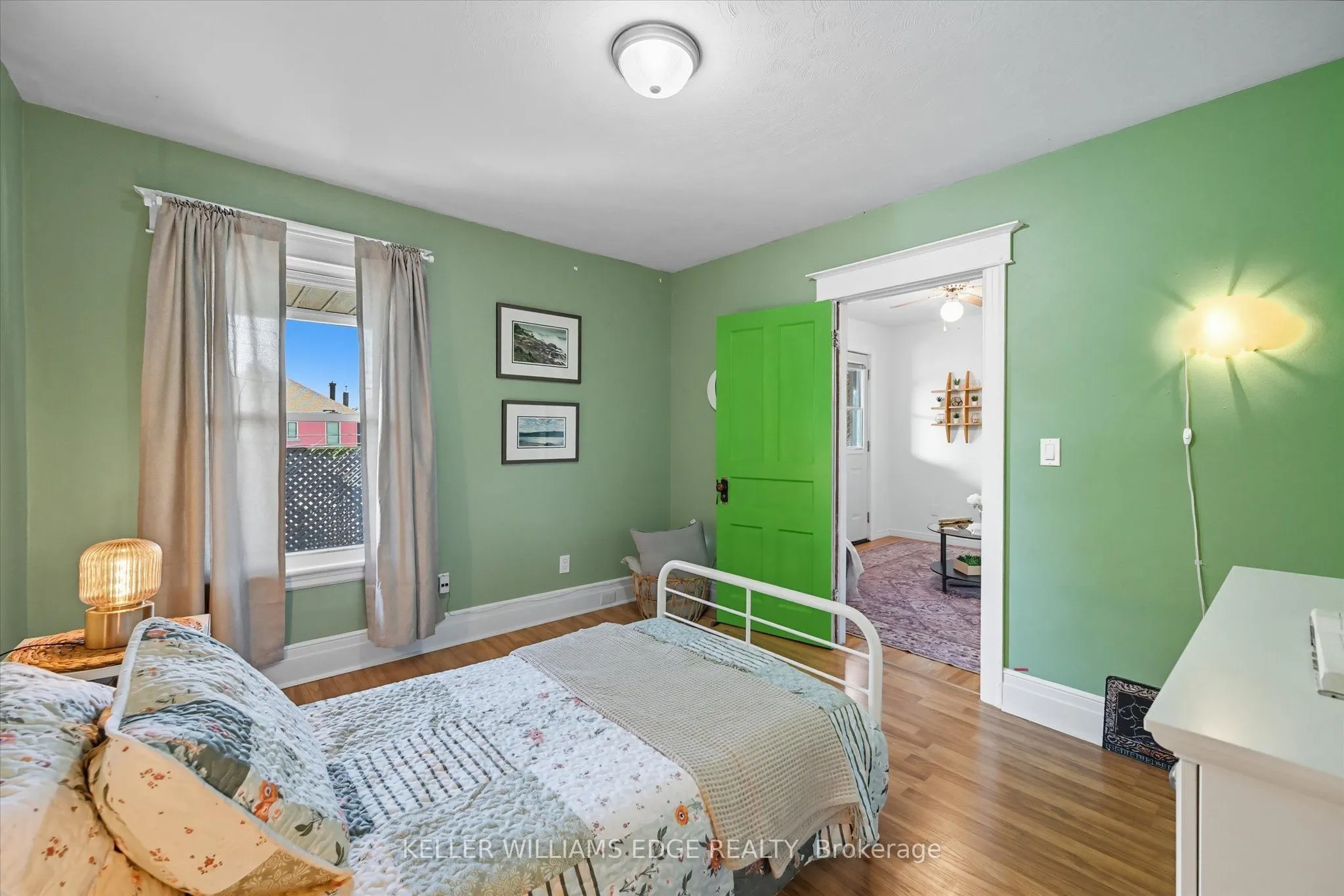 239 Rosslyn Avenue N
