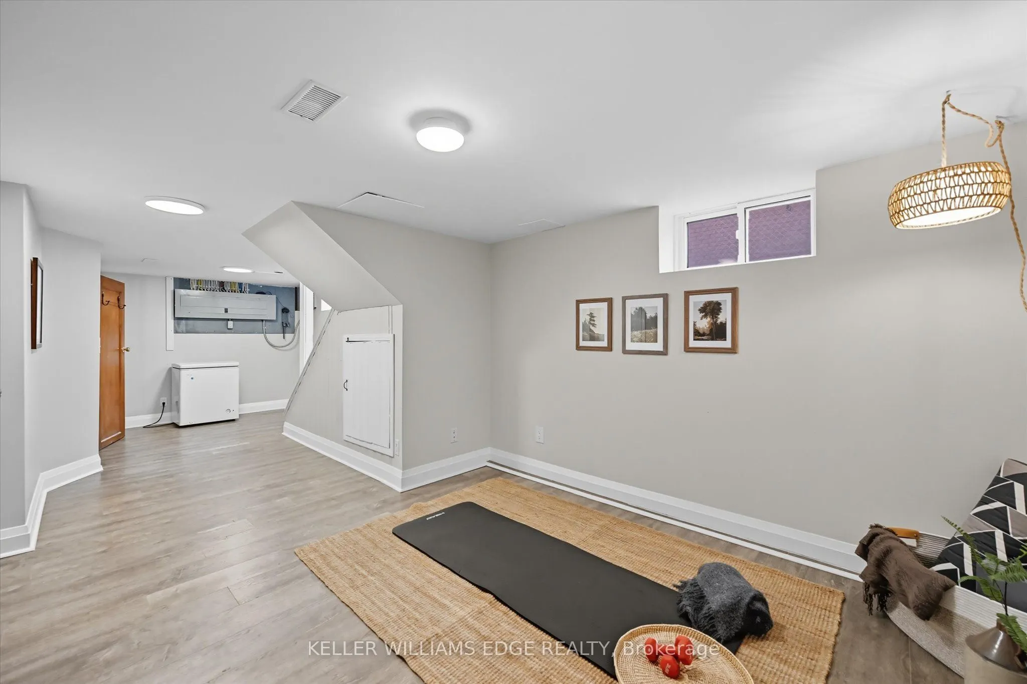 239 Rosslyn Avenue N