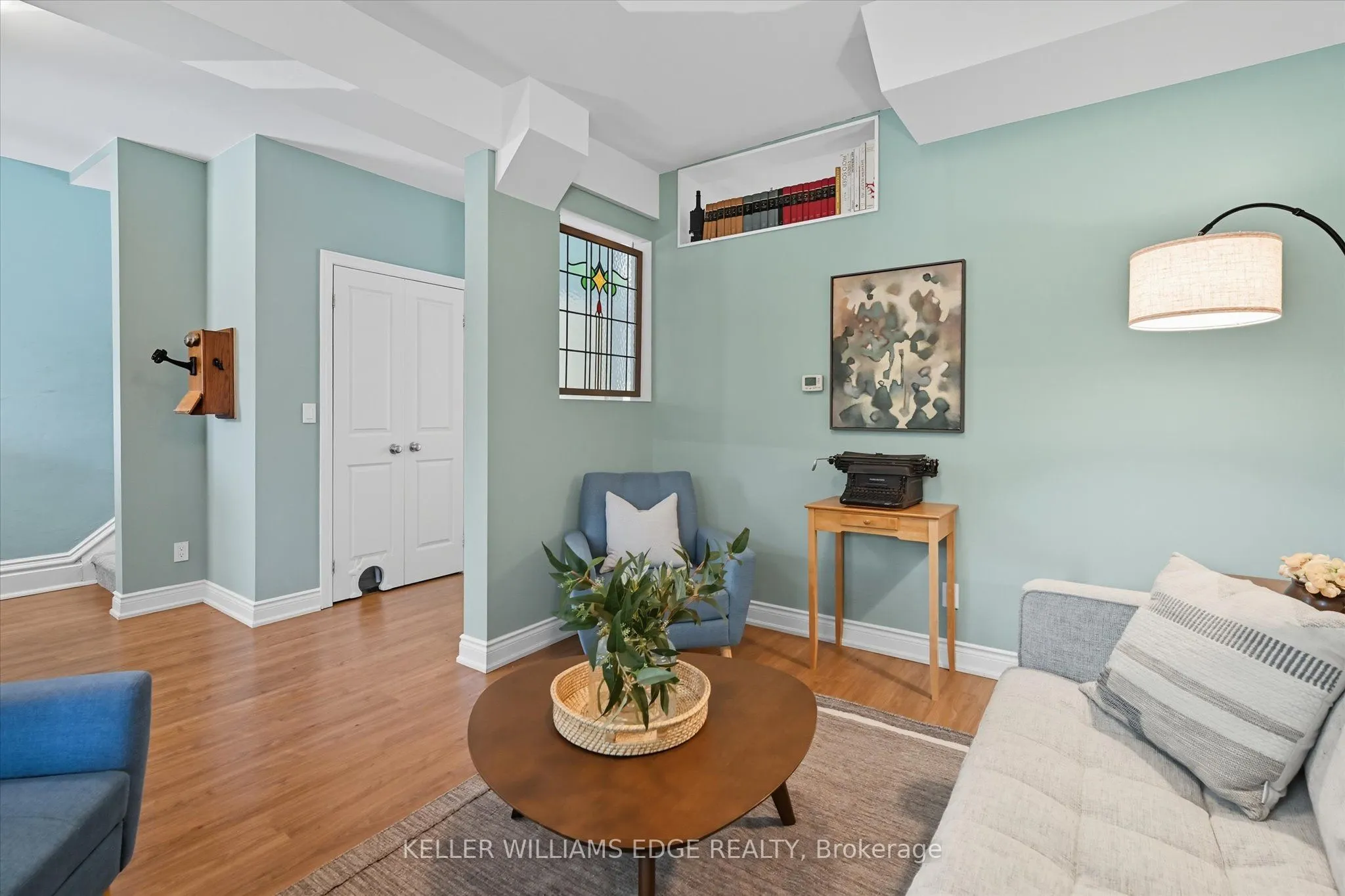 239 Rosslyn Avenue N