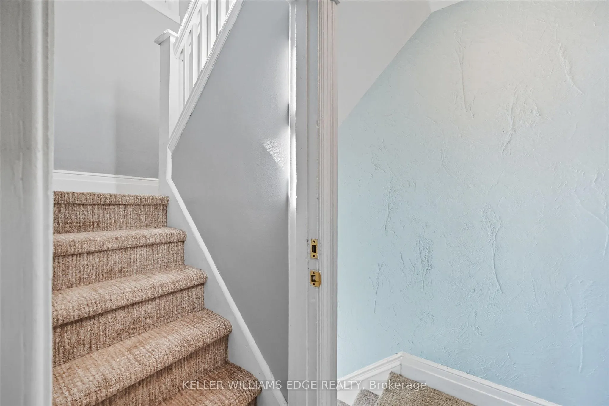 239 Rosslyn Avenue N