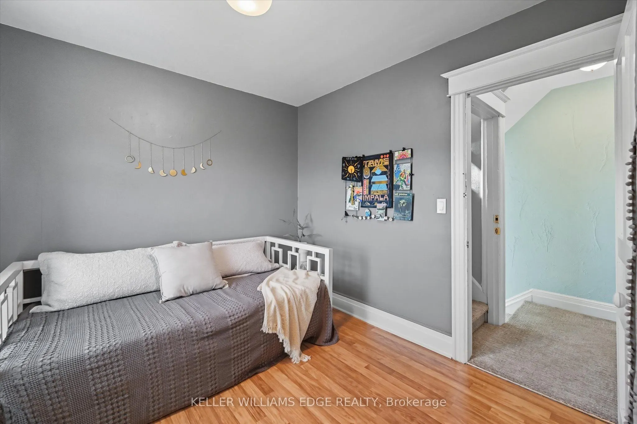 239 Rosslyn Avenue N
