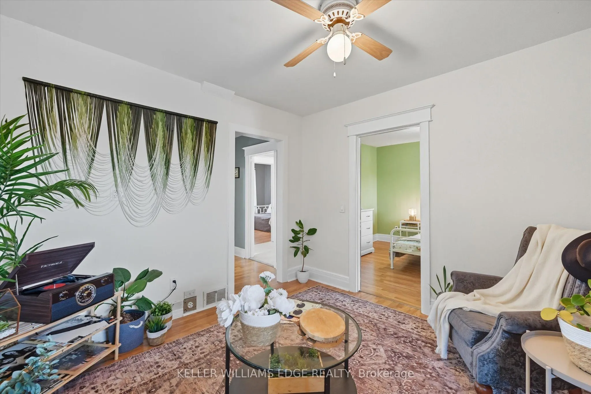 239 Rosslyn Avenue N