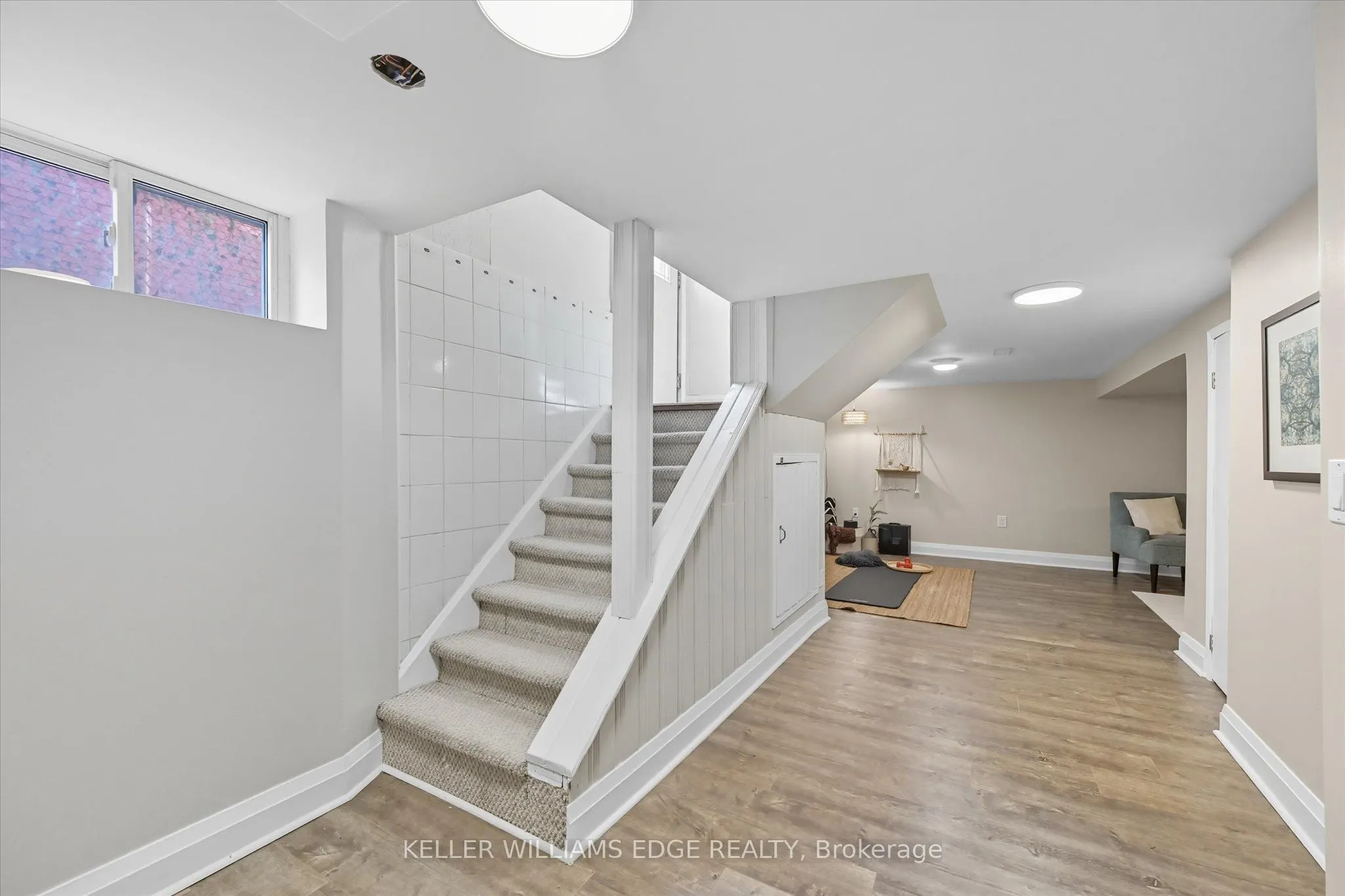 239 Rosslyn Avenue N