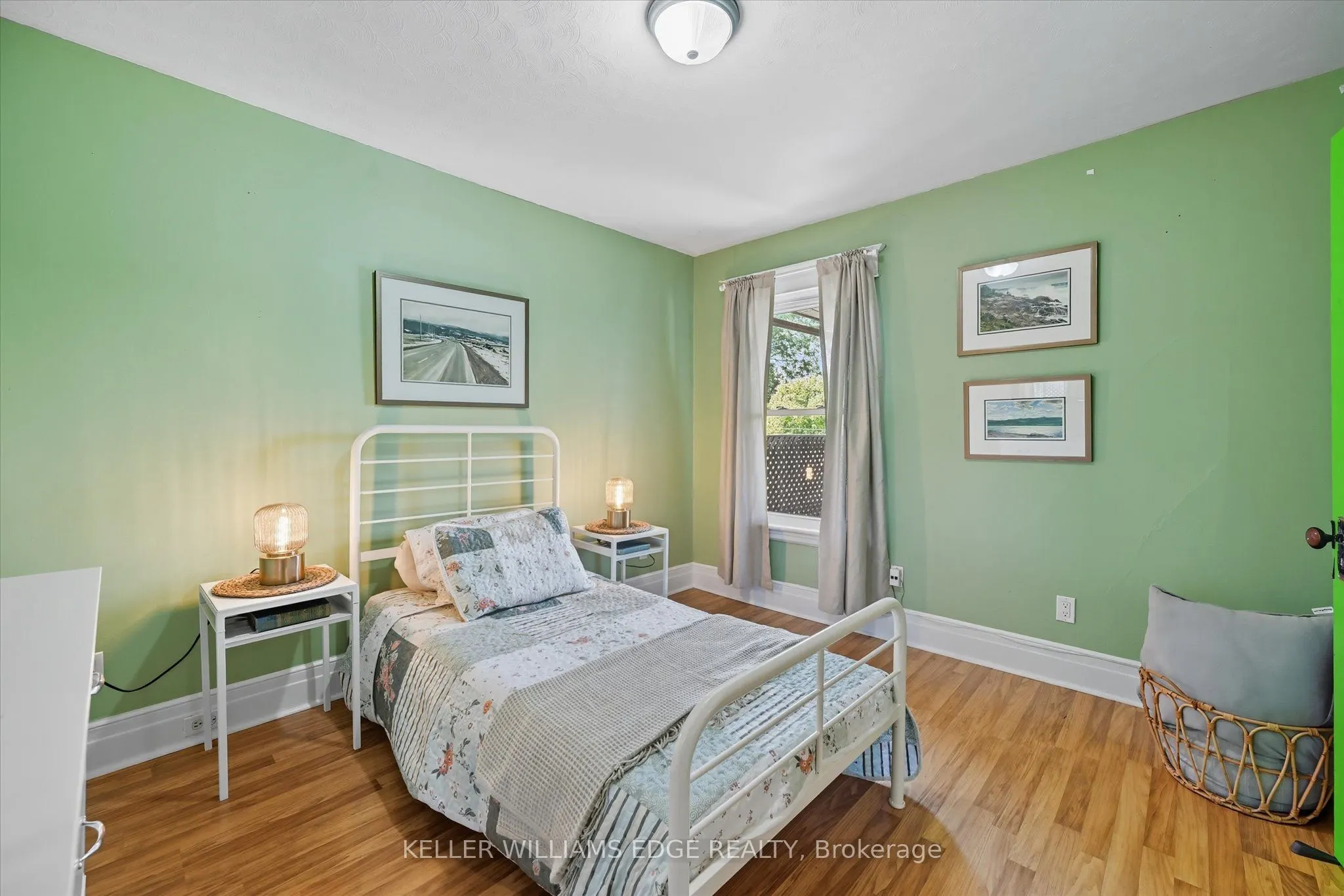 239 Rosslyn Avenue N