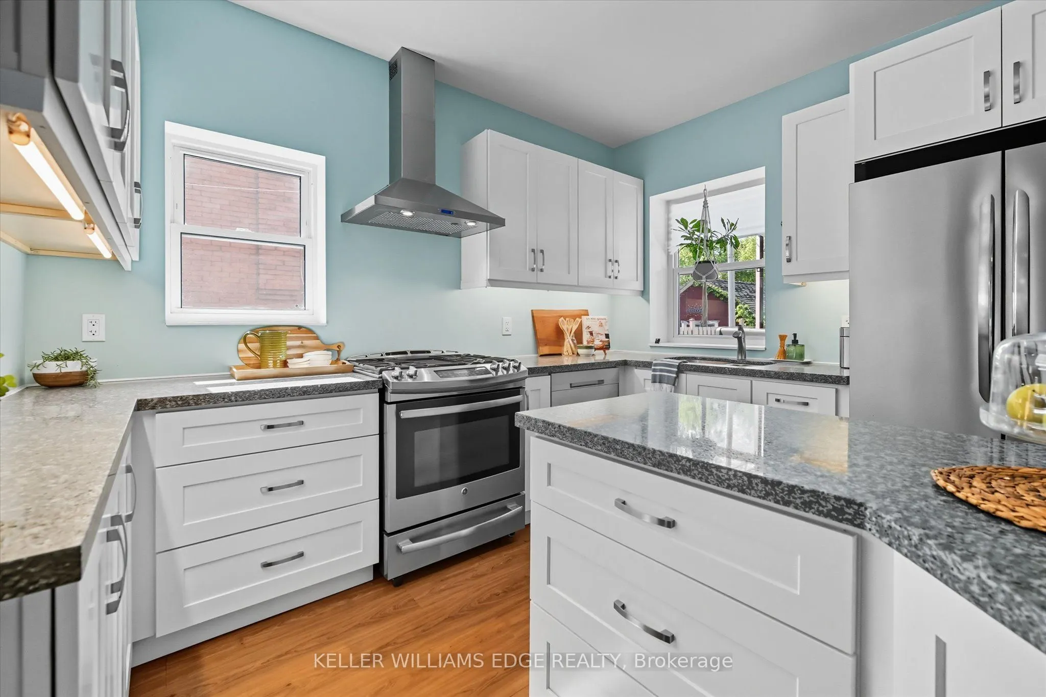239 Rosslyn Avenue N