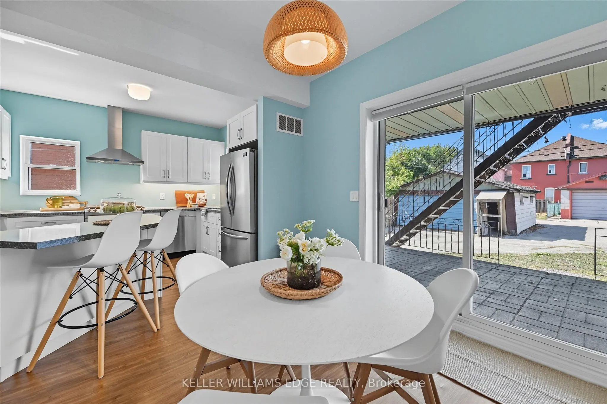 239 Rosslyn Avenue N