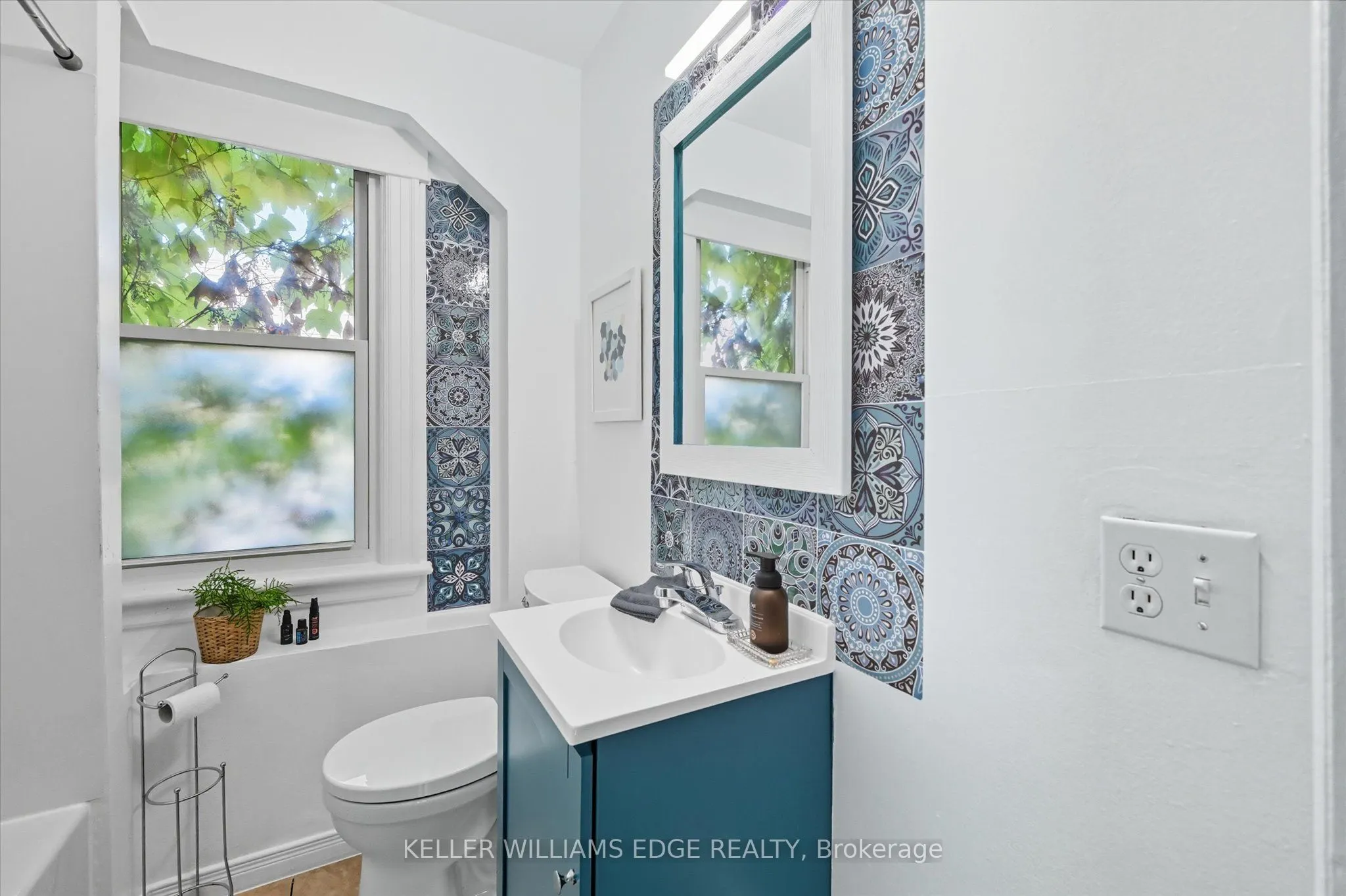 239 Rosslyn Avenue N