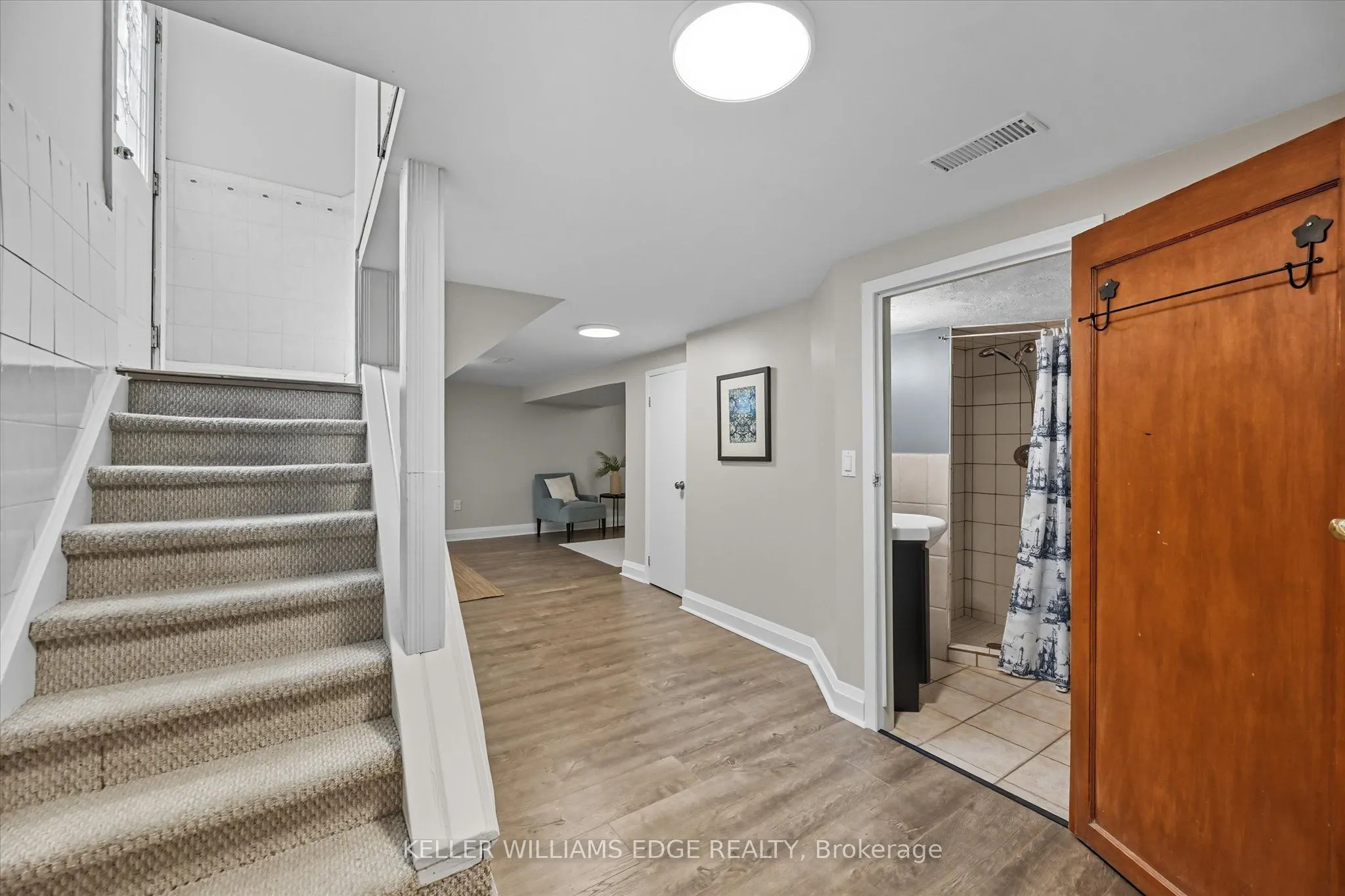 239 Rosslyn Avenue N