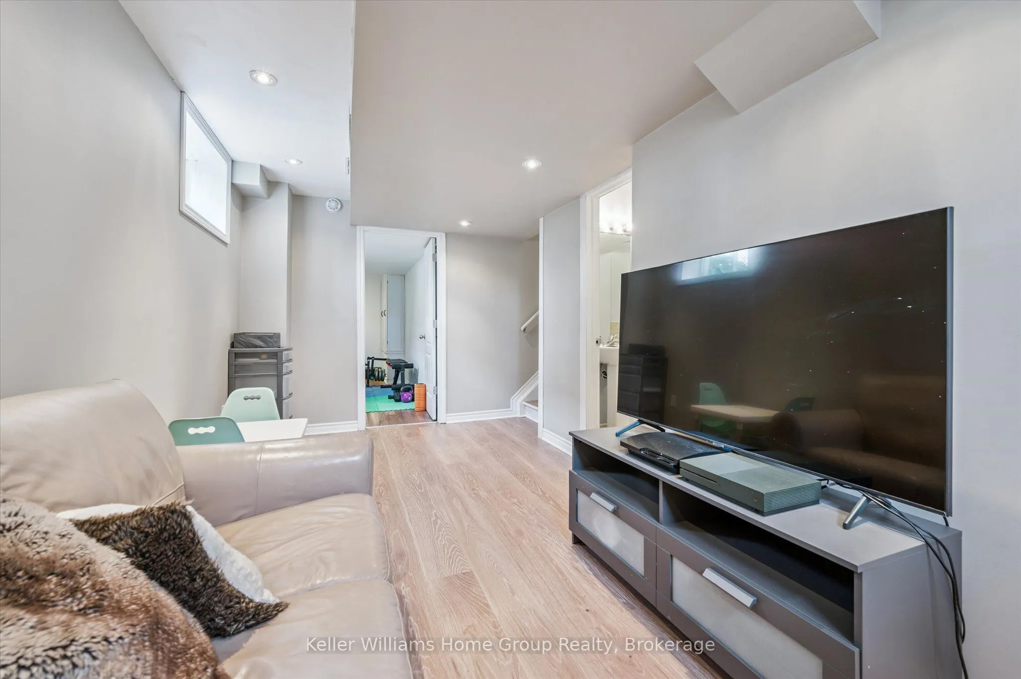 151 COURTNEY Street