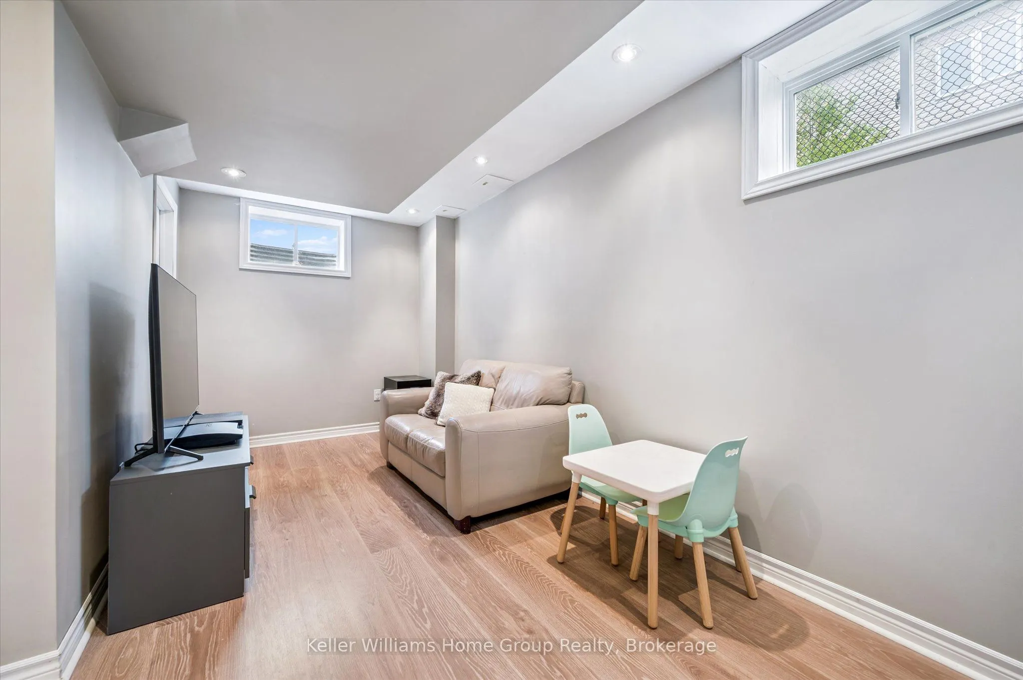 151 COURTNEY Street