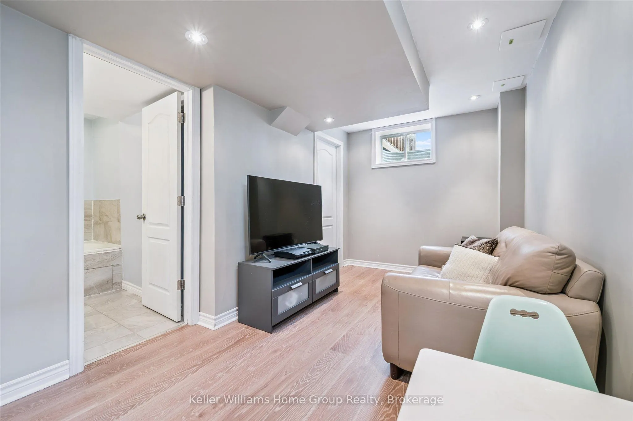 151 COURTNEY Street