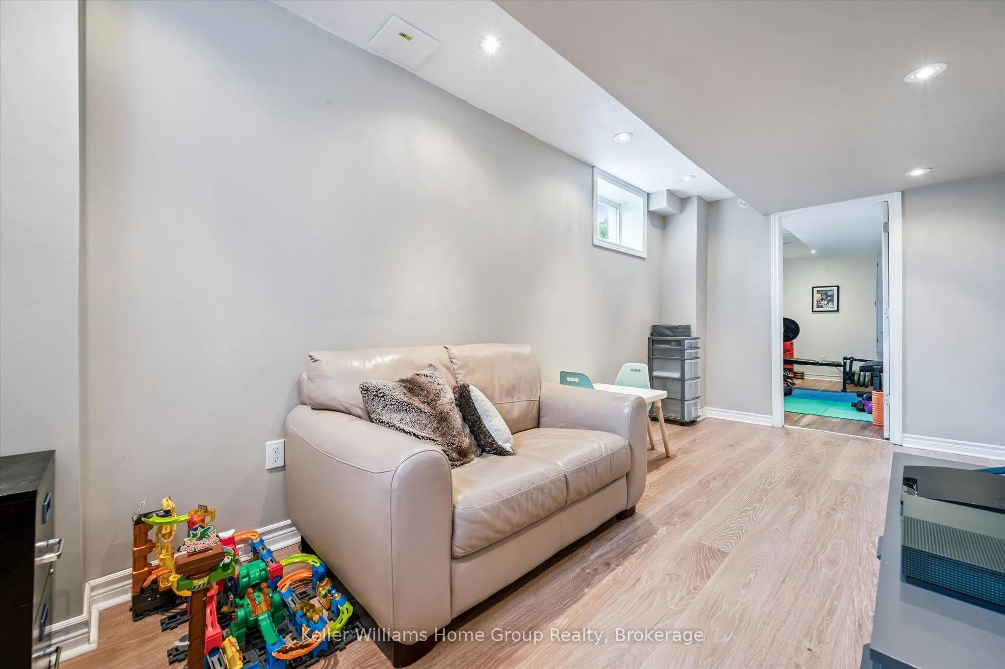 151 COURTNEY Street