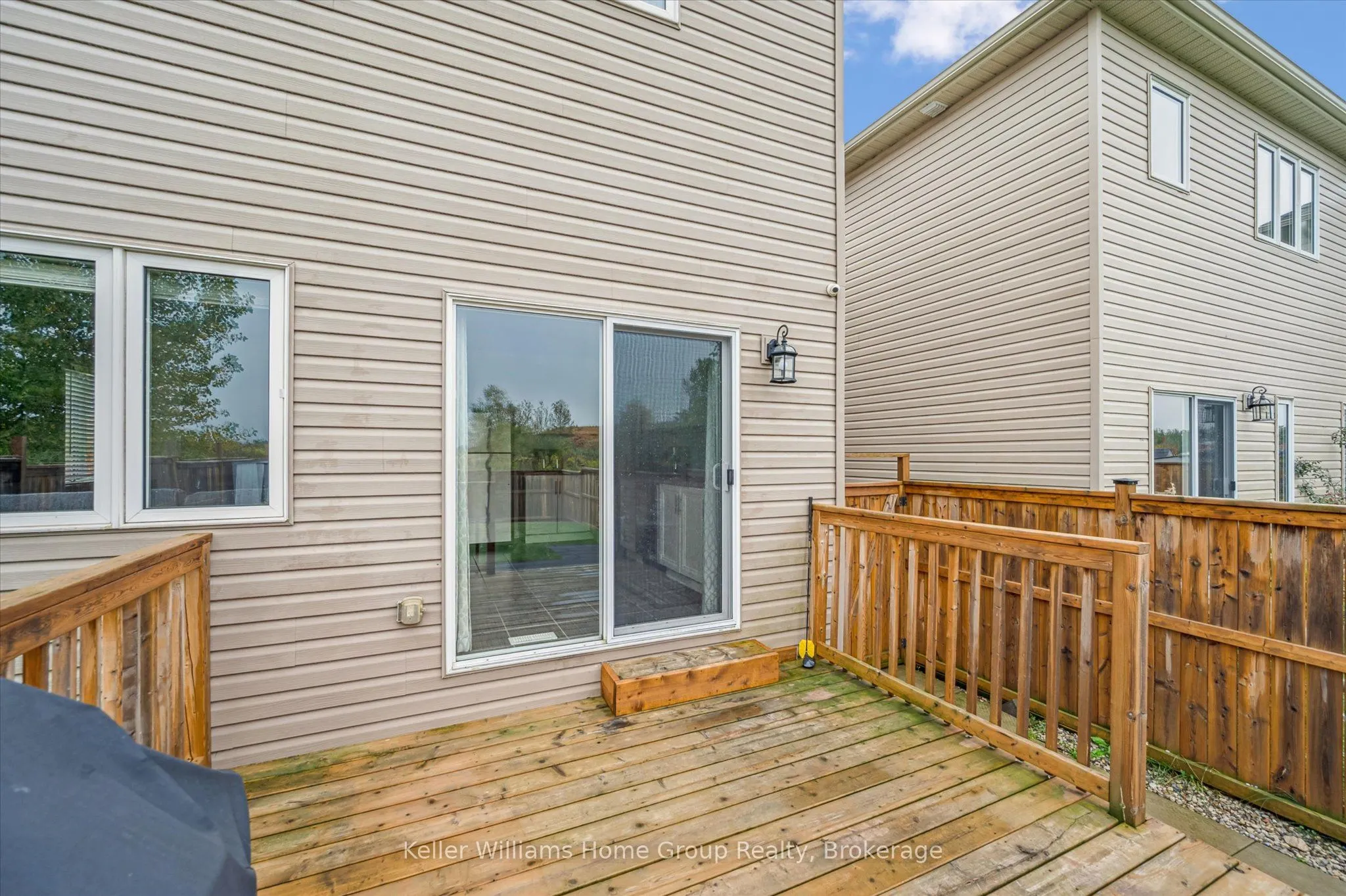 151 COURTNEY Street