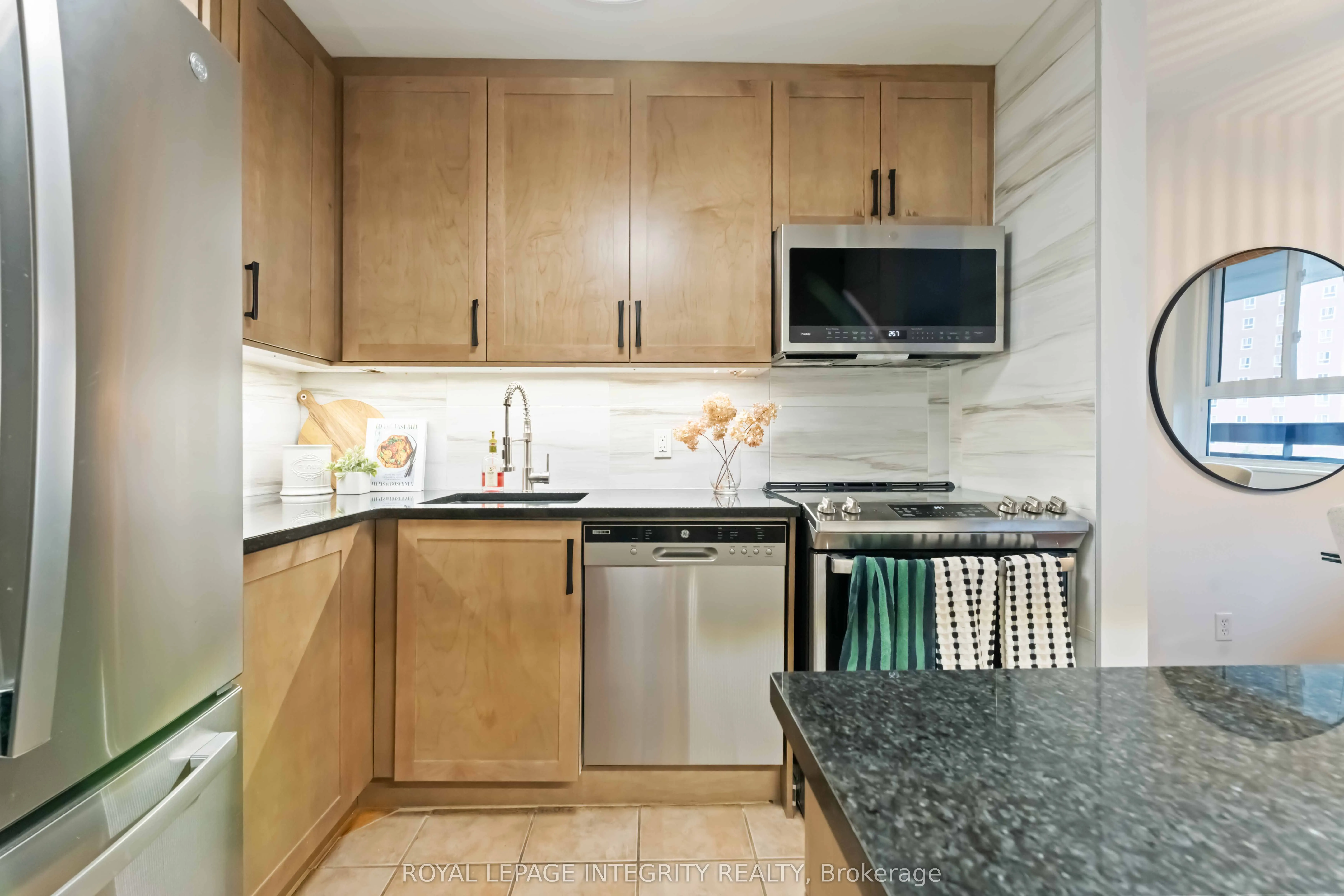 2000 Jasmine Crescent, #408