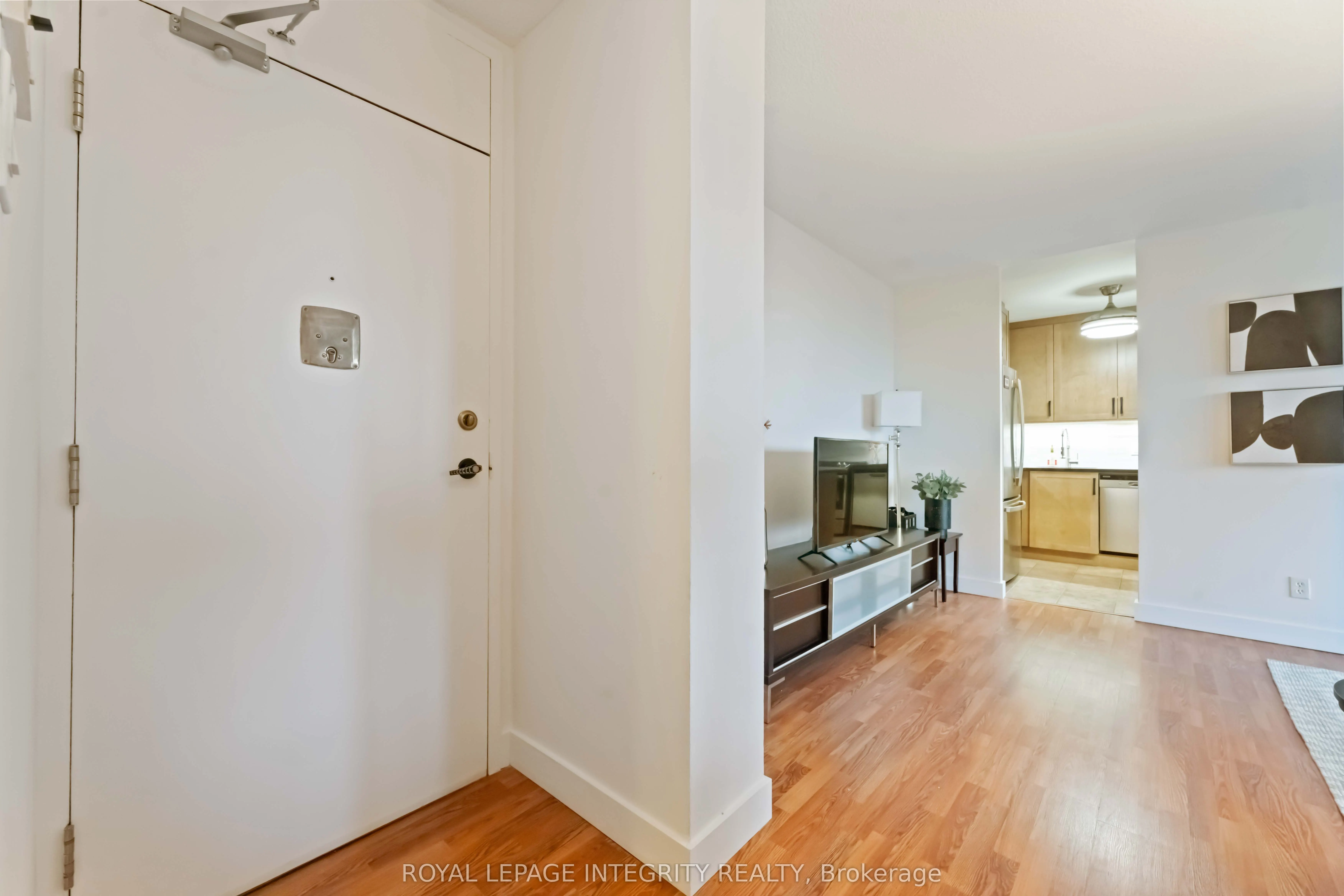 2000 Jasmine Crescent, #408