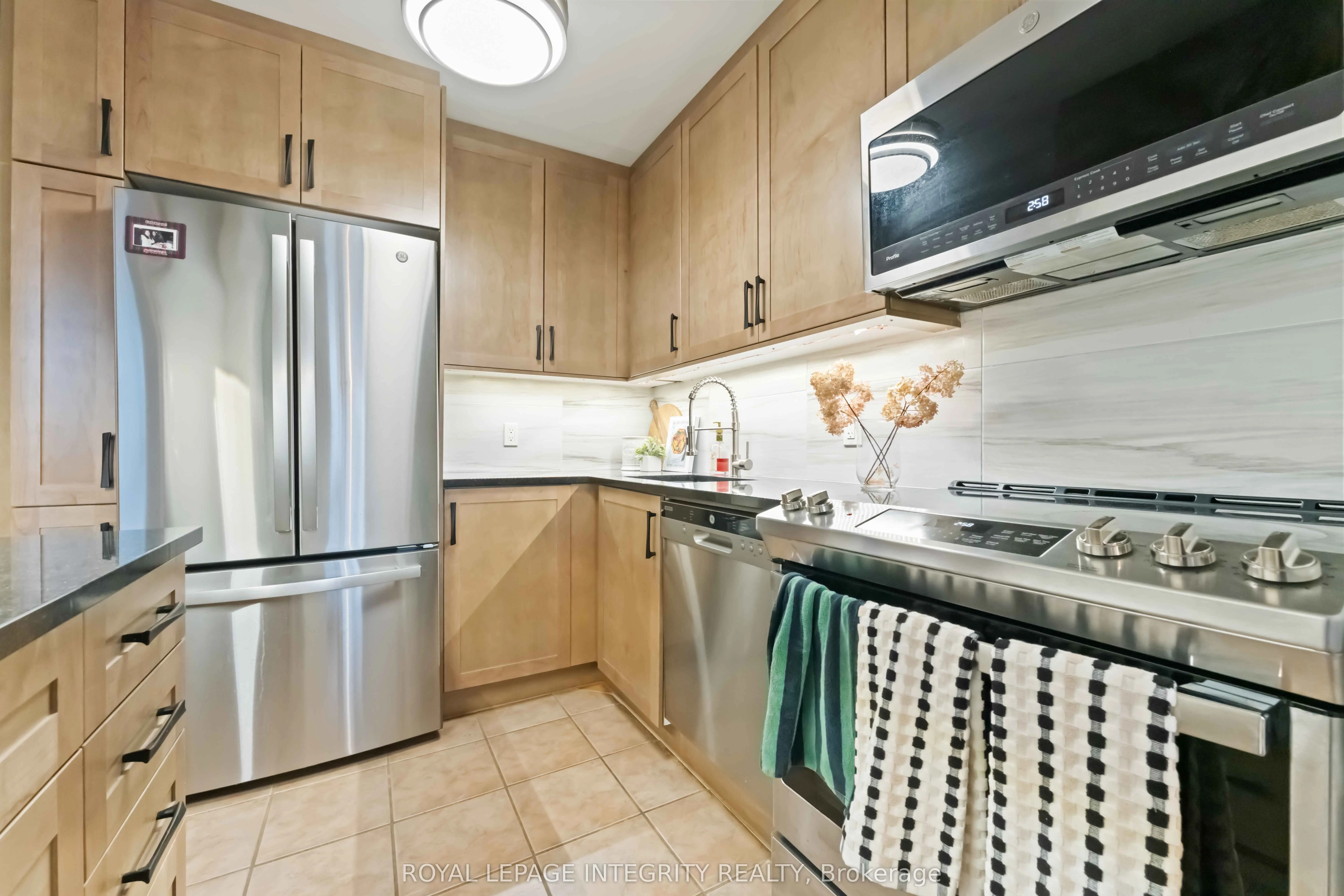 2000 Jasmine Crescent, #408