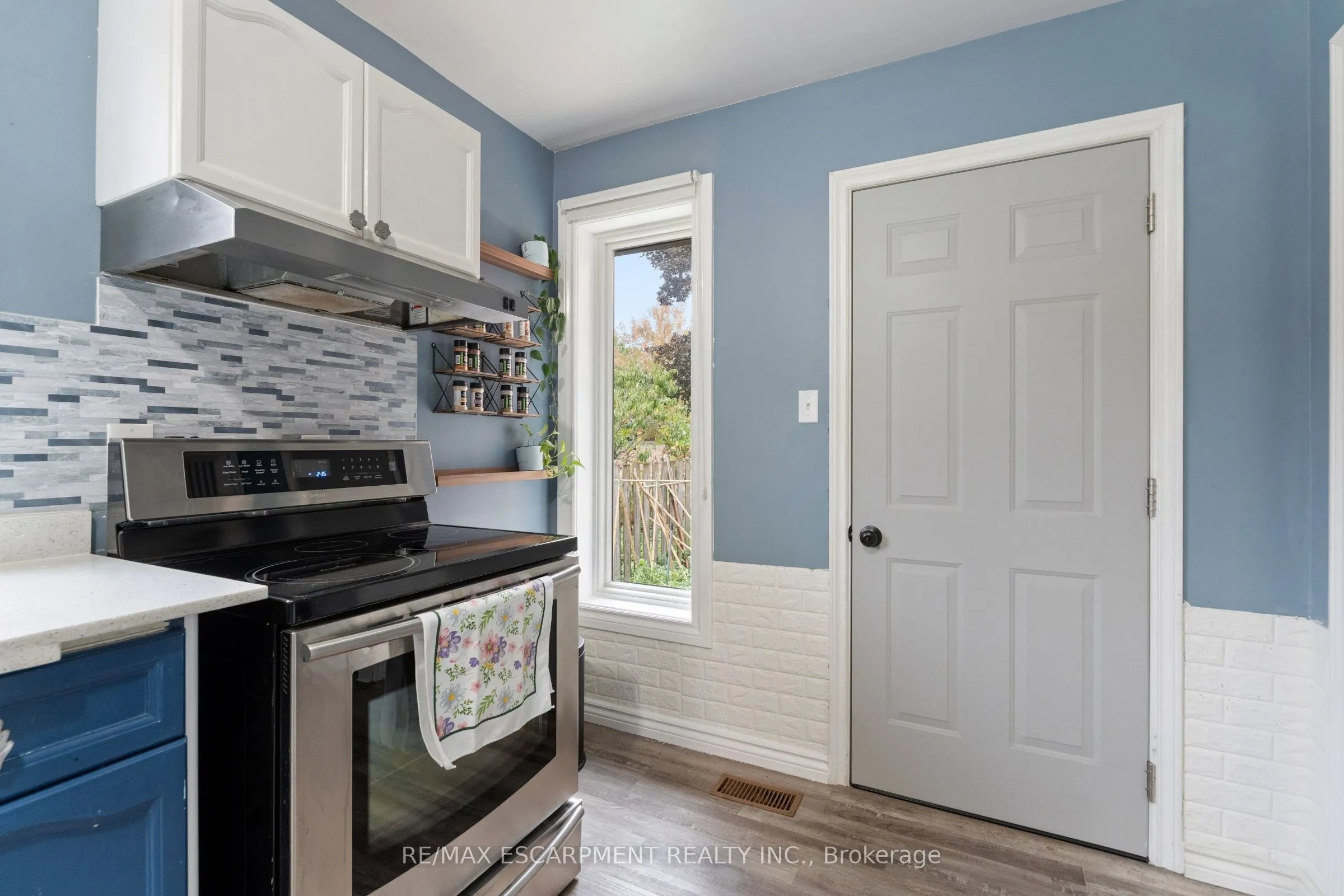 425 Greenhill Avenue