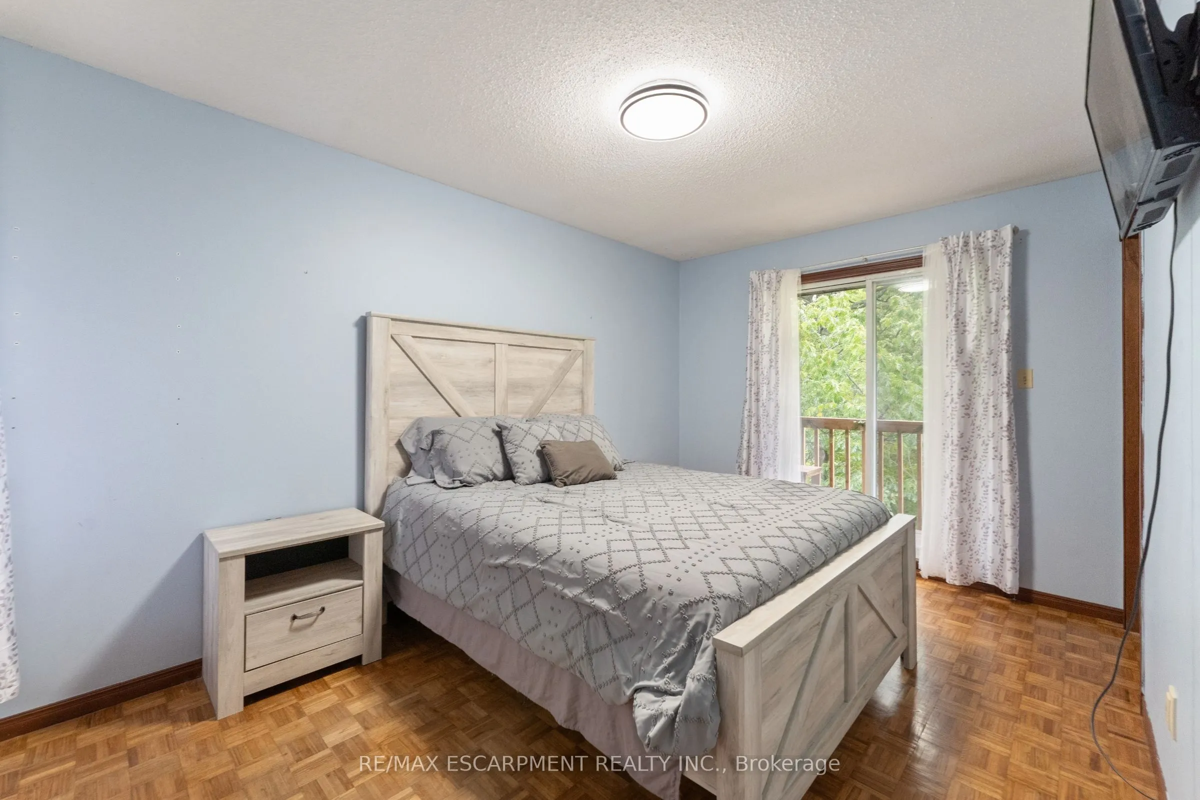425 Greenhill Avenue