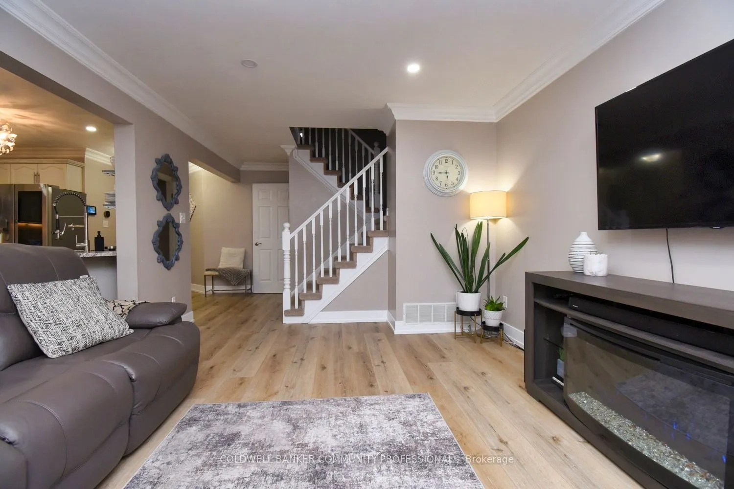 159 Thames Way