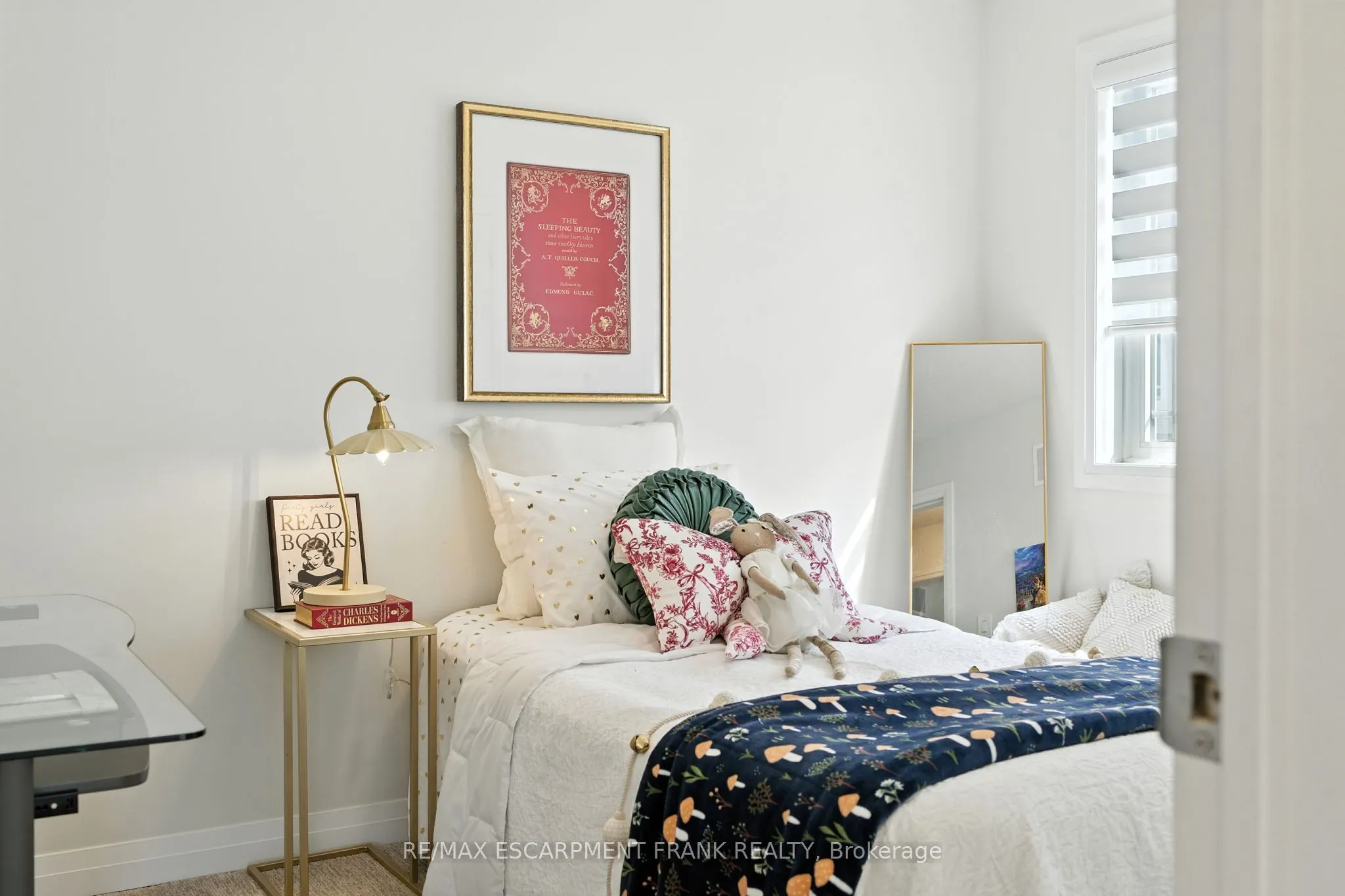 9 Laguna Village Crescent