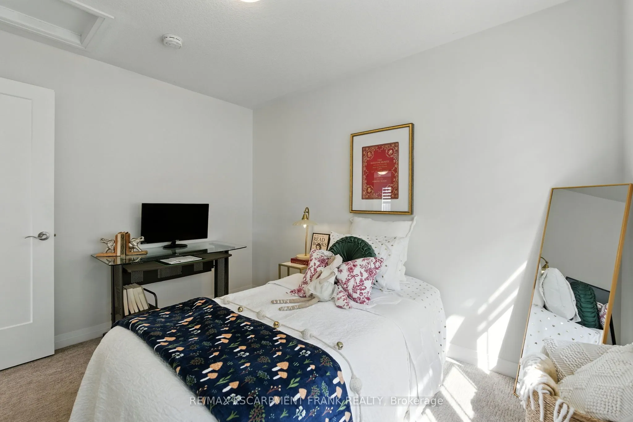 9 Laguna Village Crescent