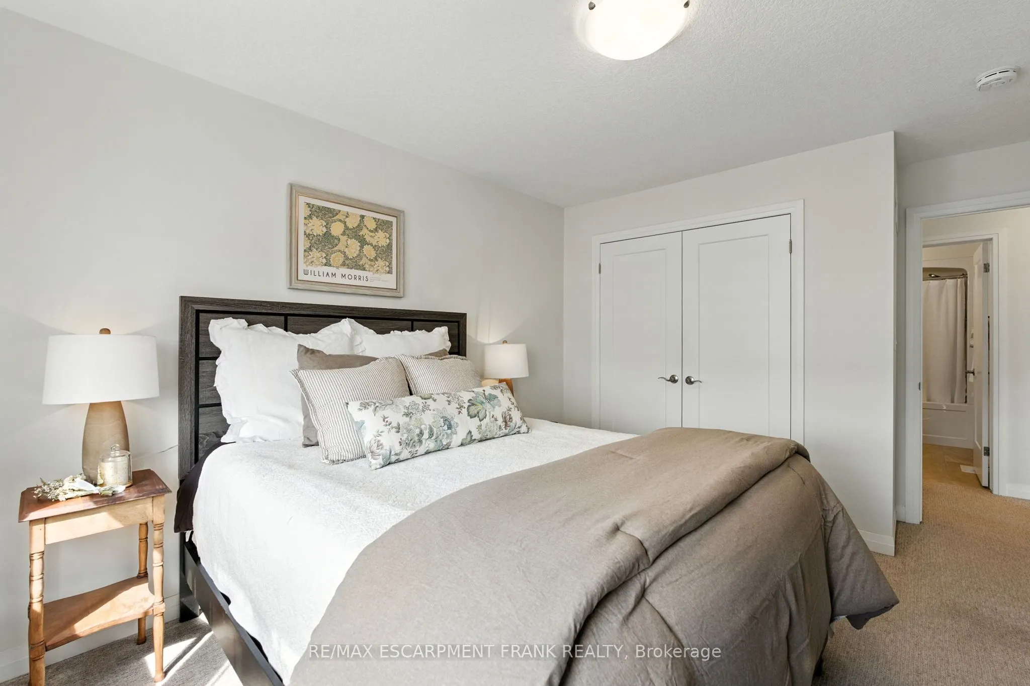 9 Laguna Village Crescent
