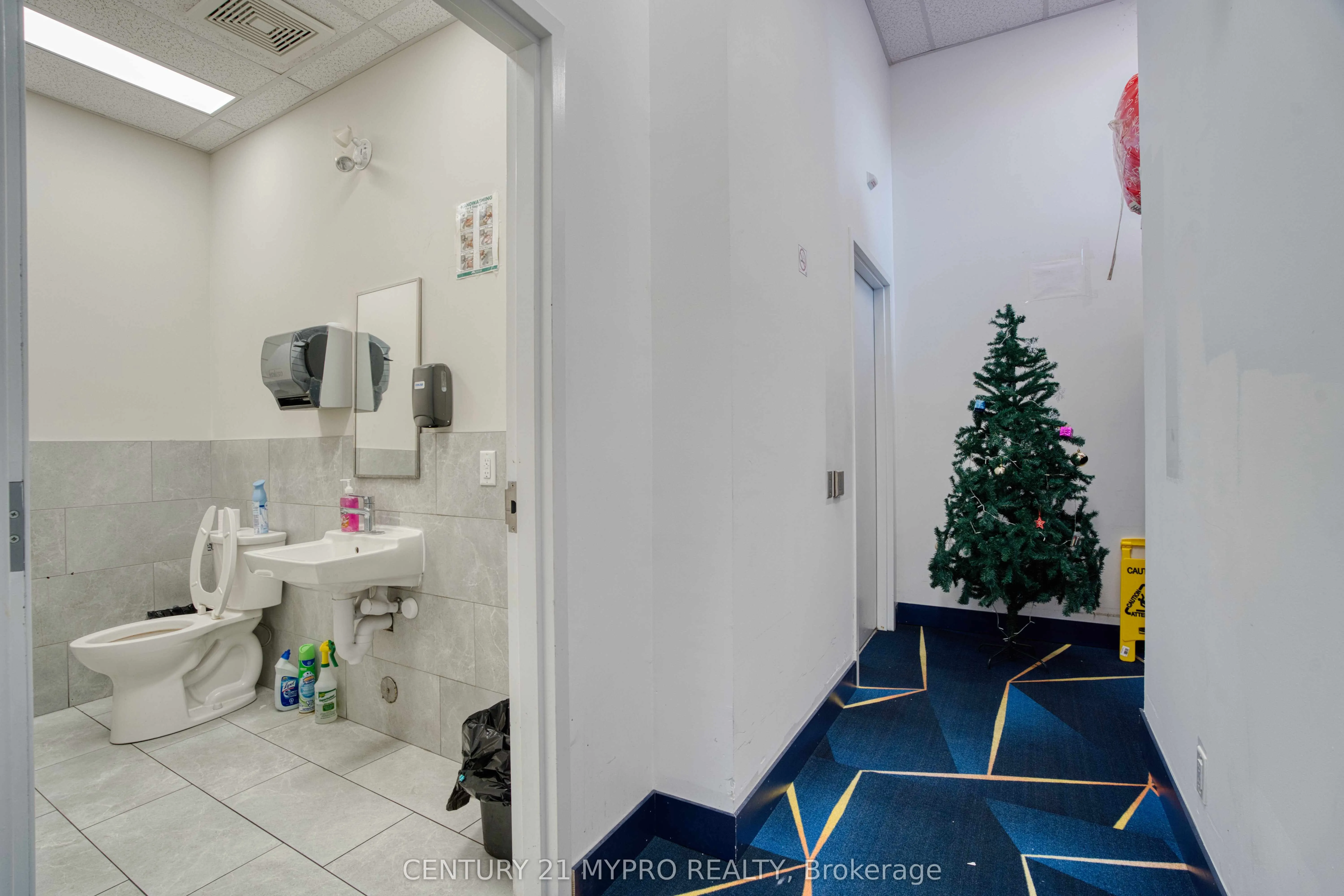 530 Oxford Street W, #18