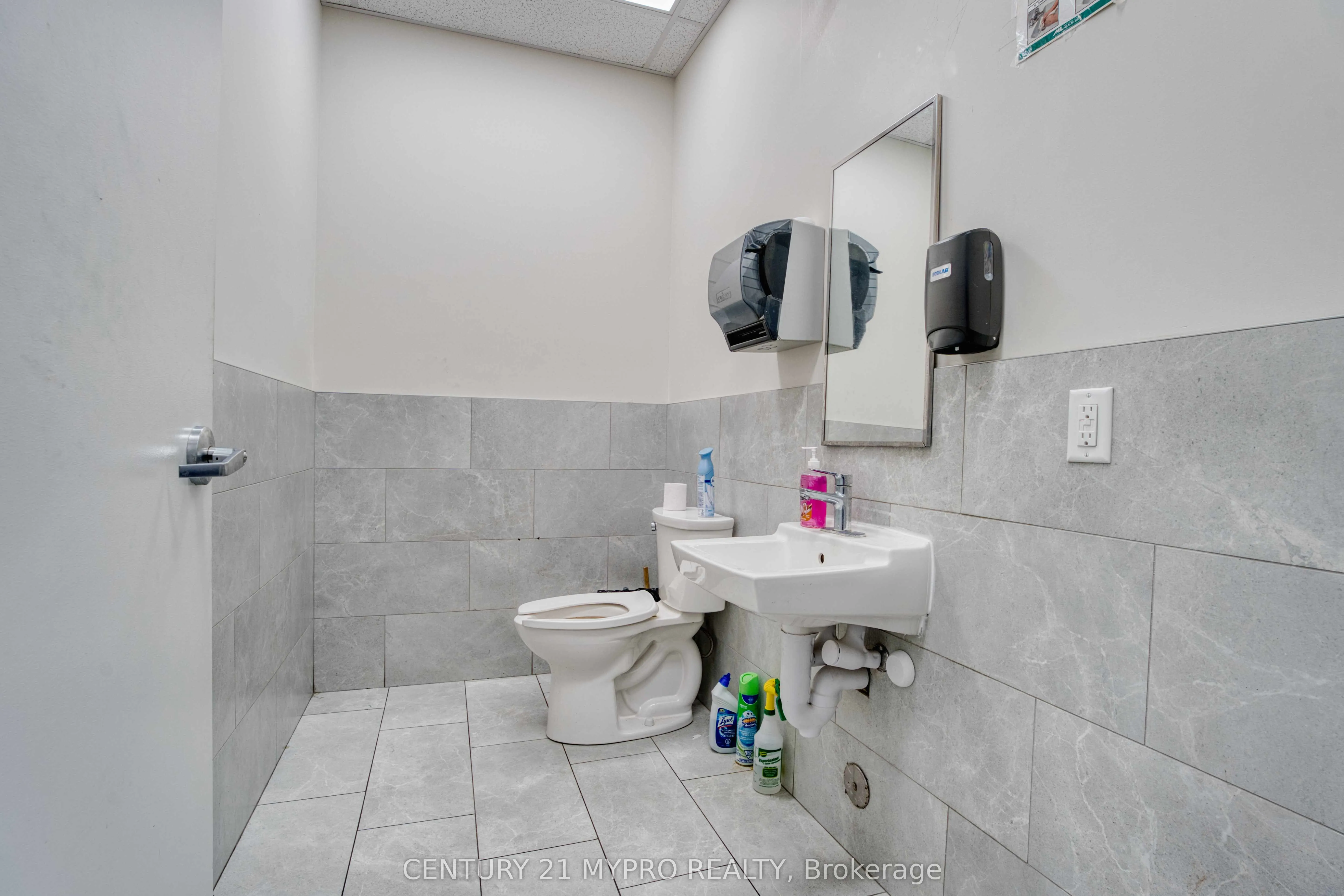 530 Oxford Street W, #18