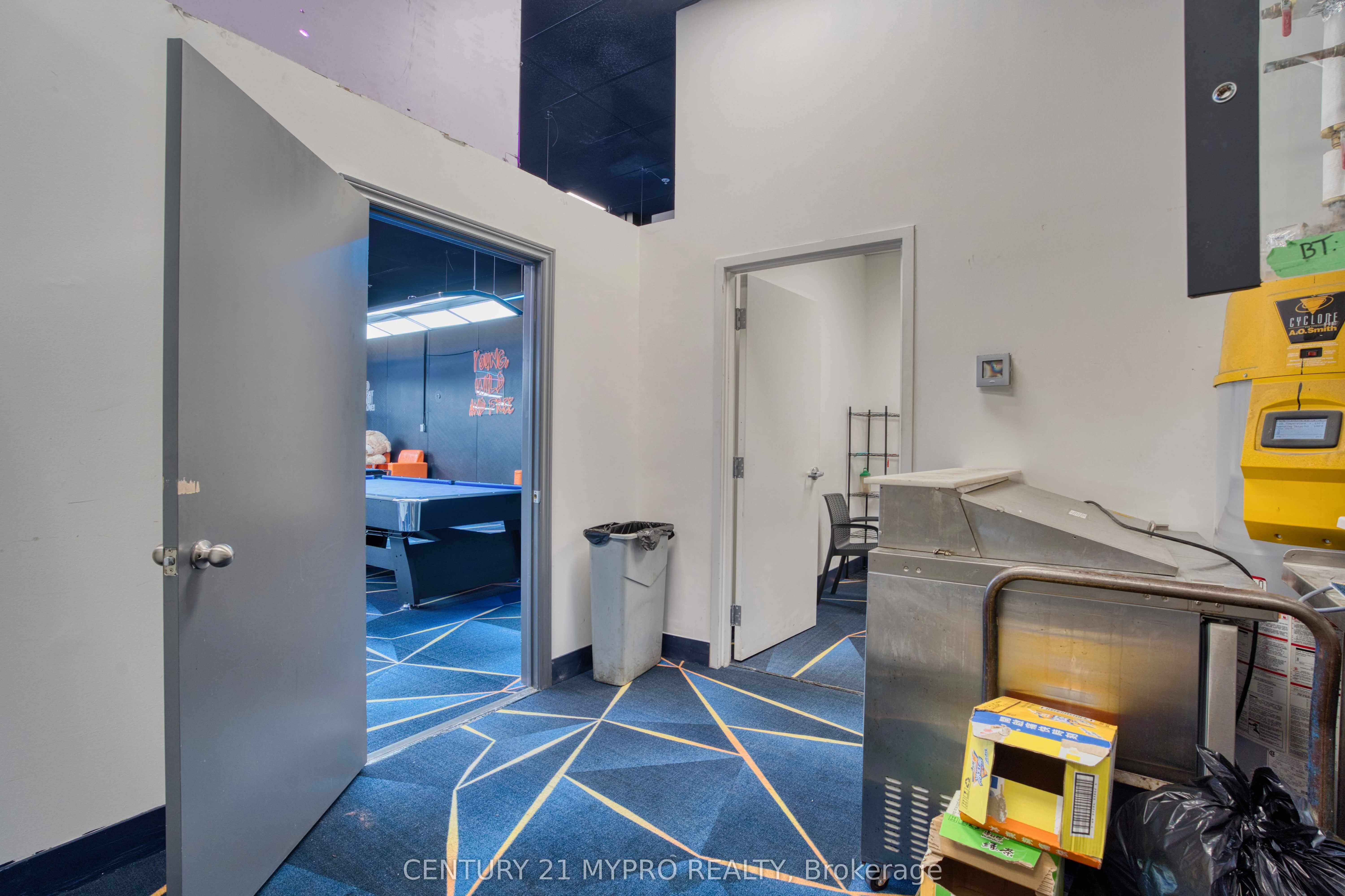 530 Oxford Street W, #18