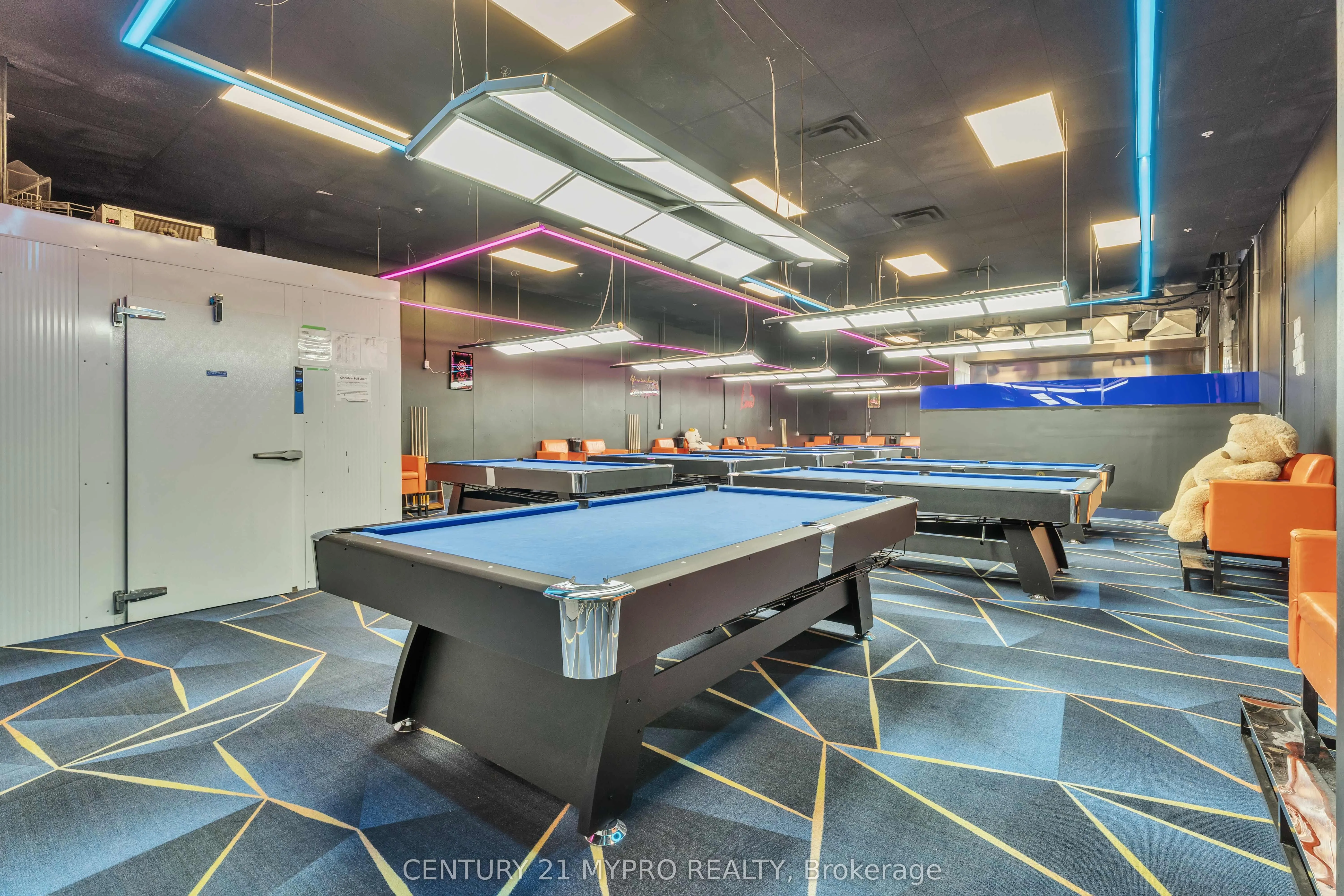 530 Oxford Street W, #18