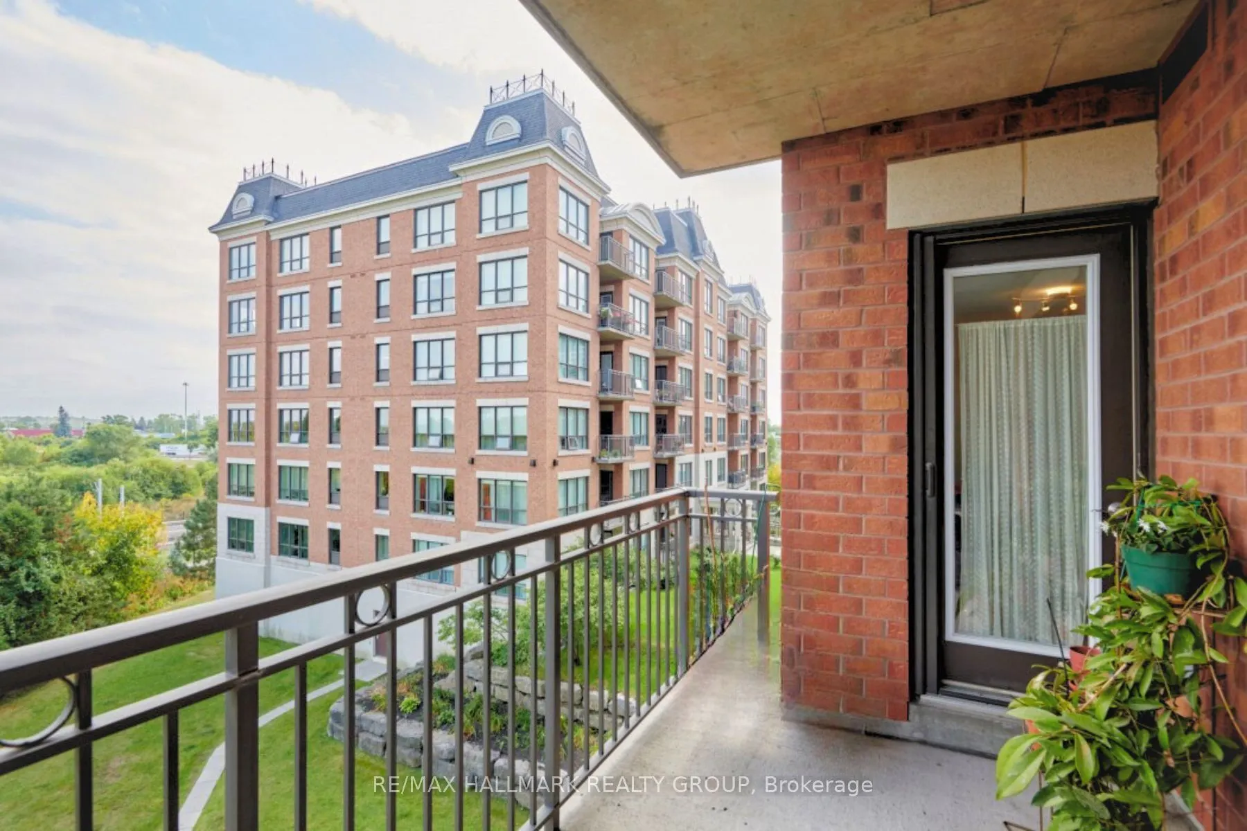 905 BEAUPARC Private, #320