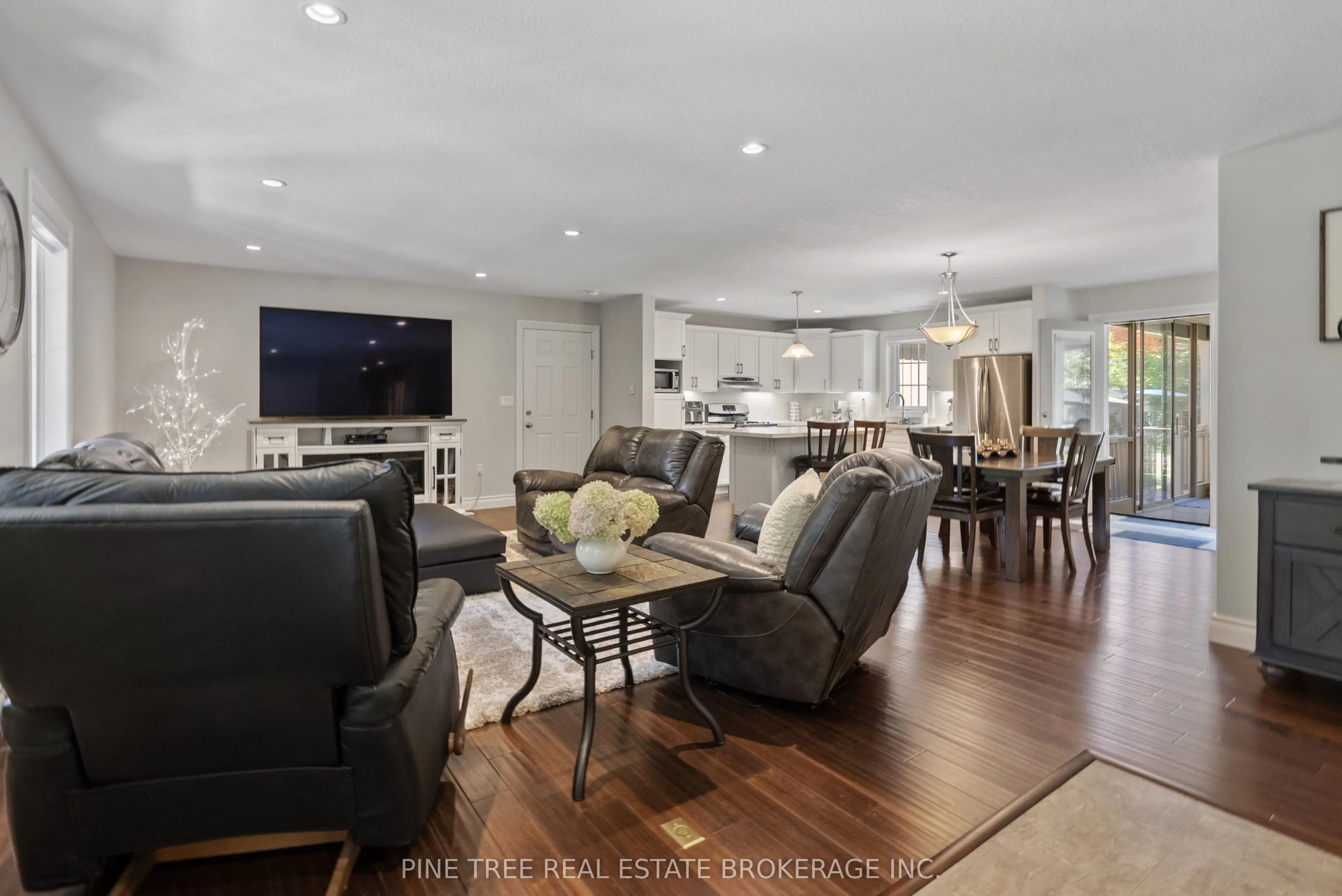 1025 TOWER Crescent