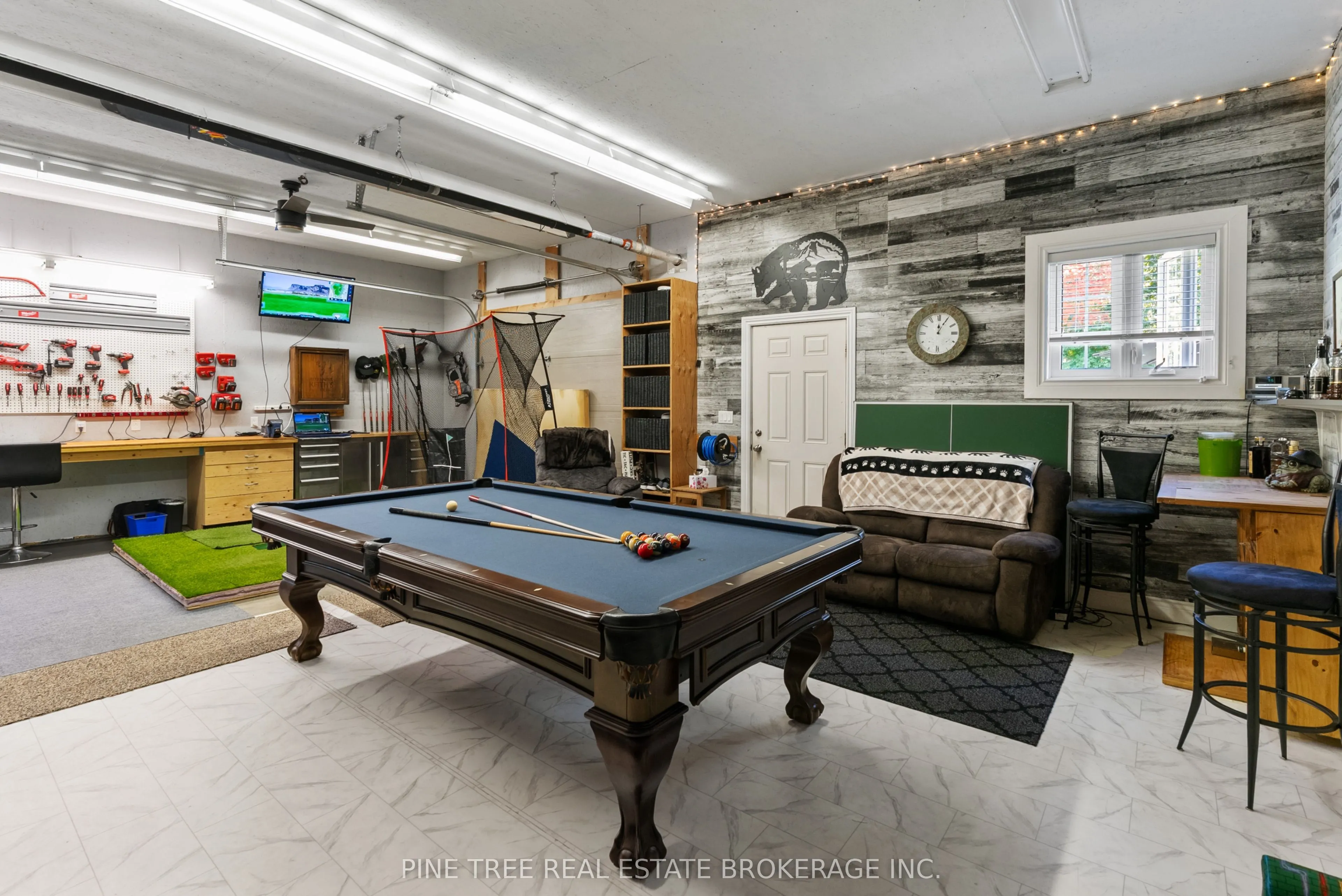 1025 TOWER Crescent