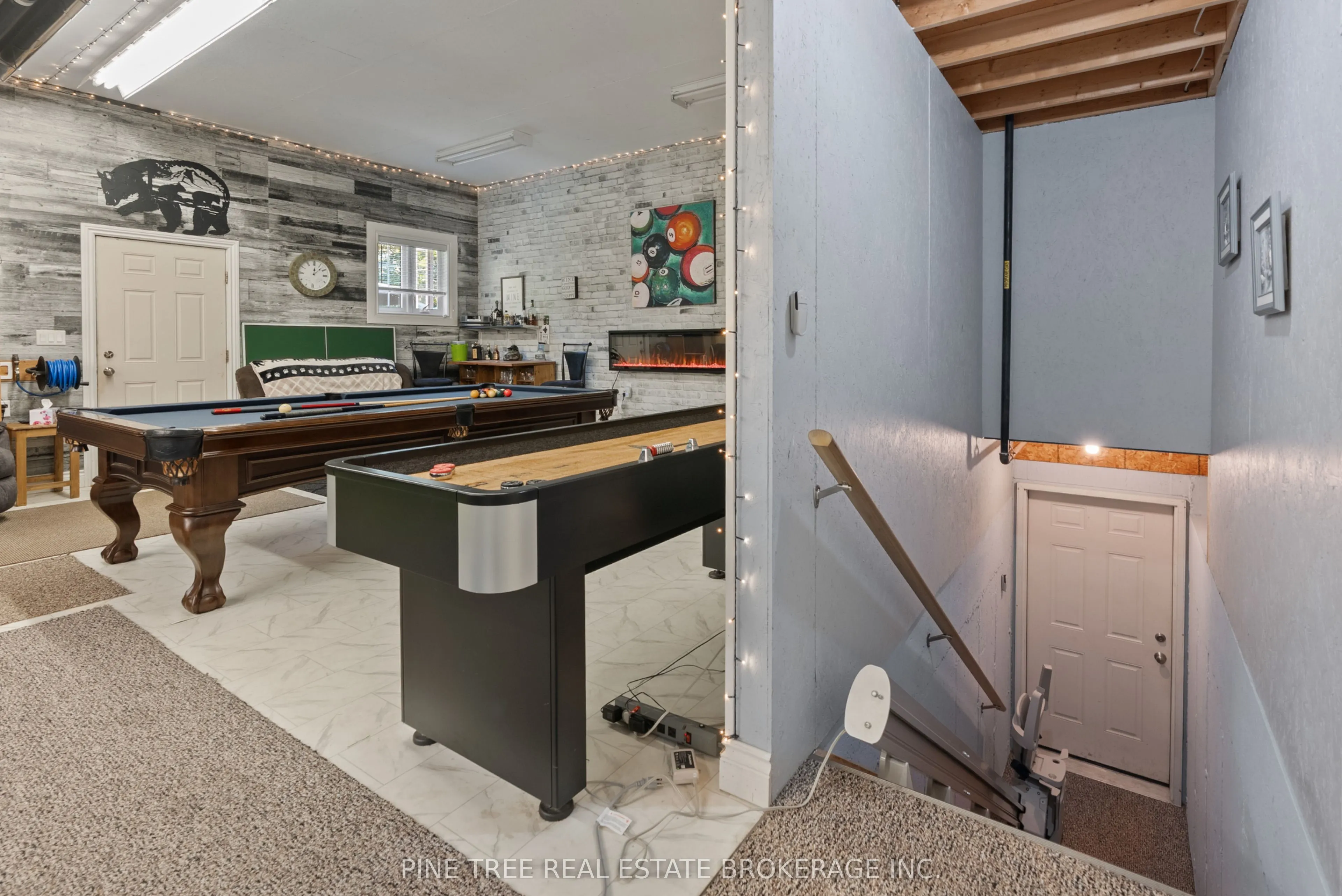 1025 TOWER Crescent