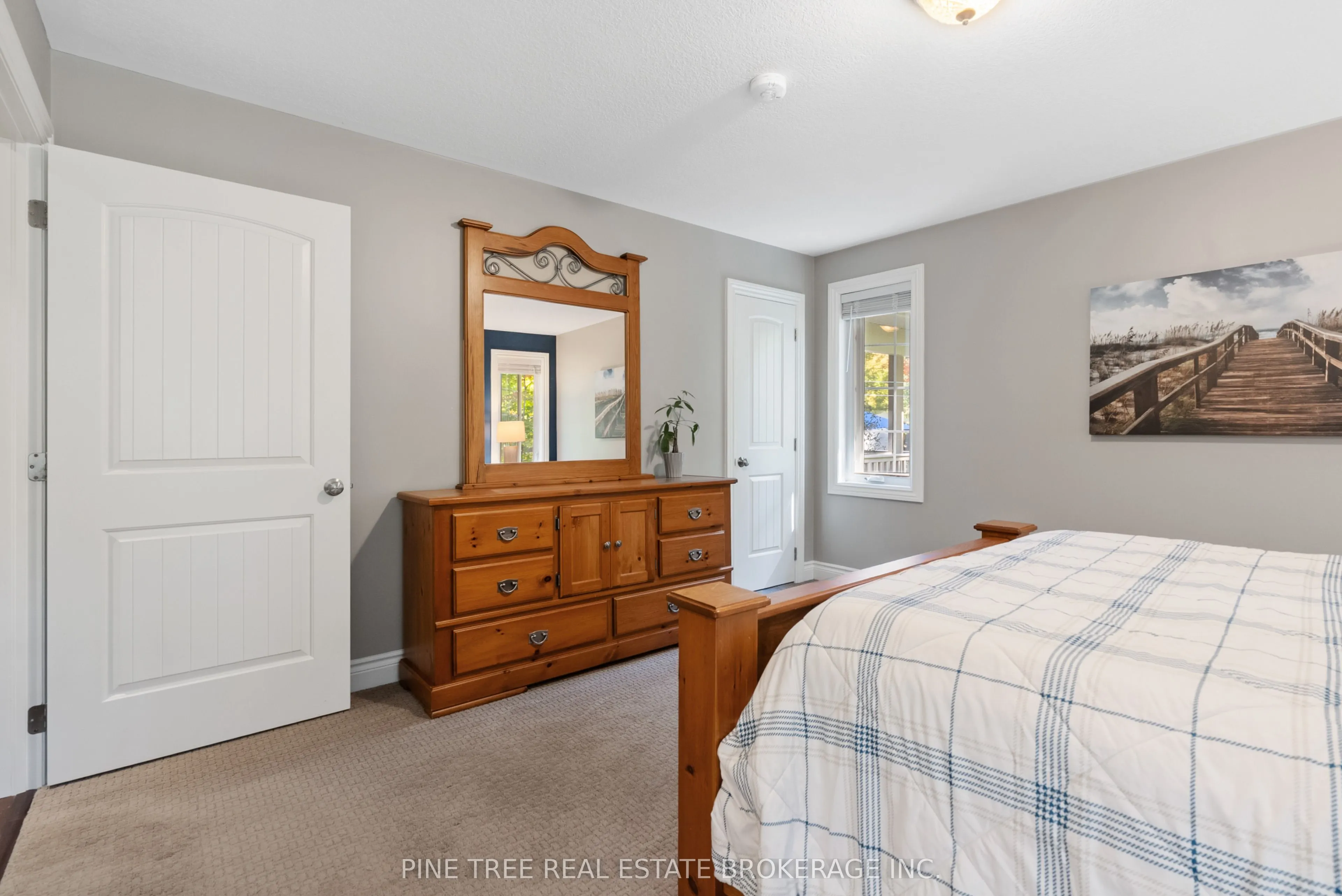 1025 TOWER Crescent