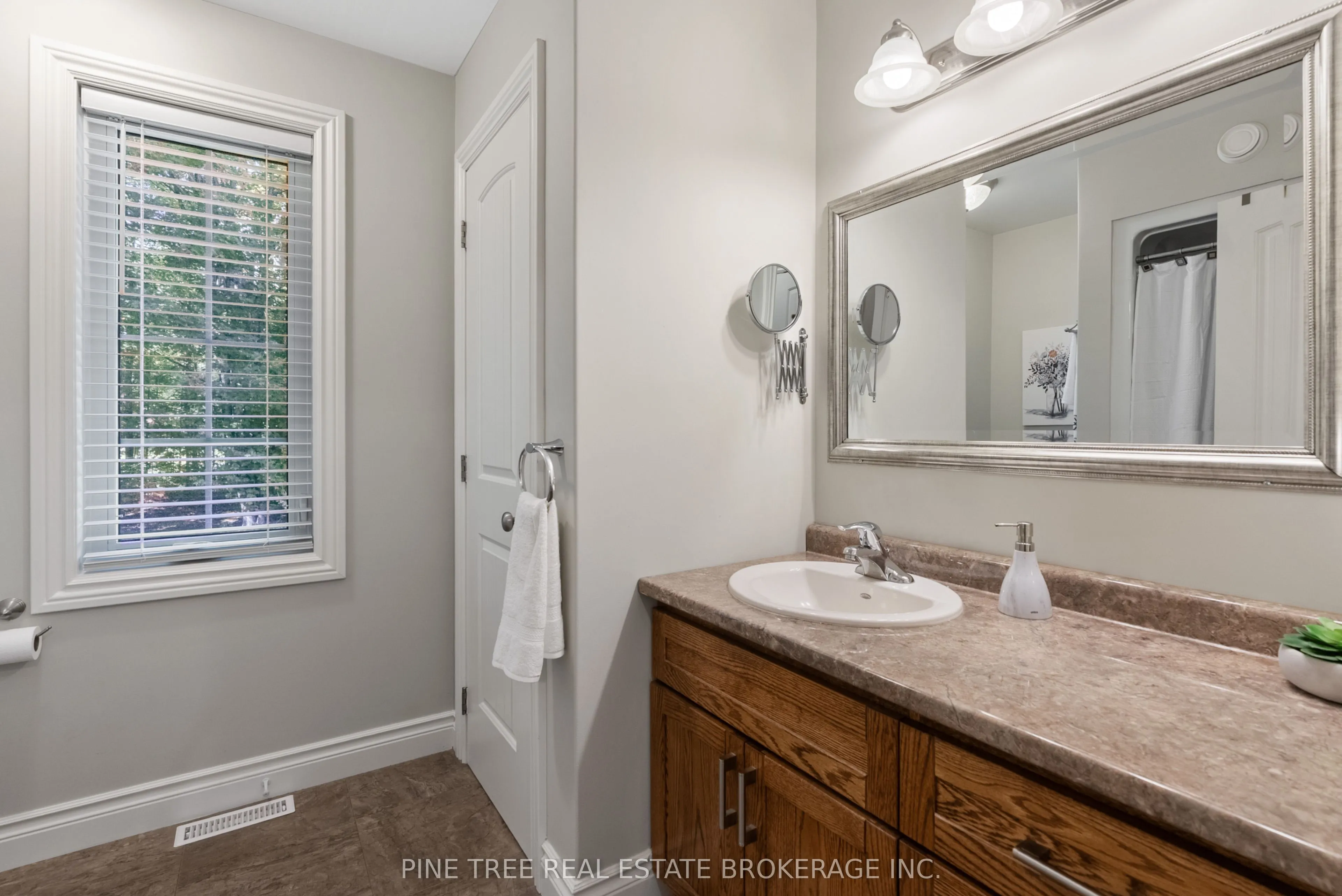 1025 TOWER Crescent