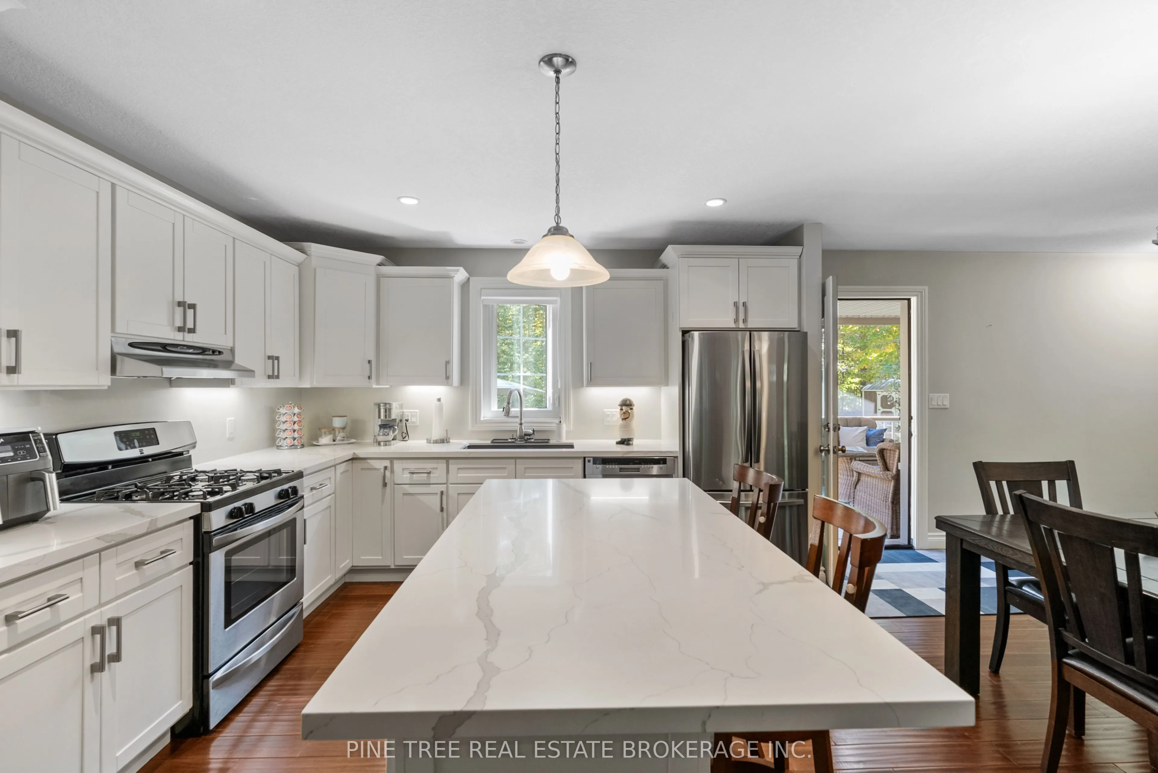 1025 TOWER Crescent