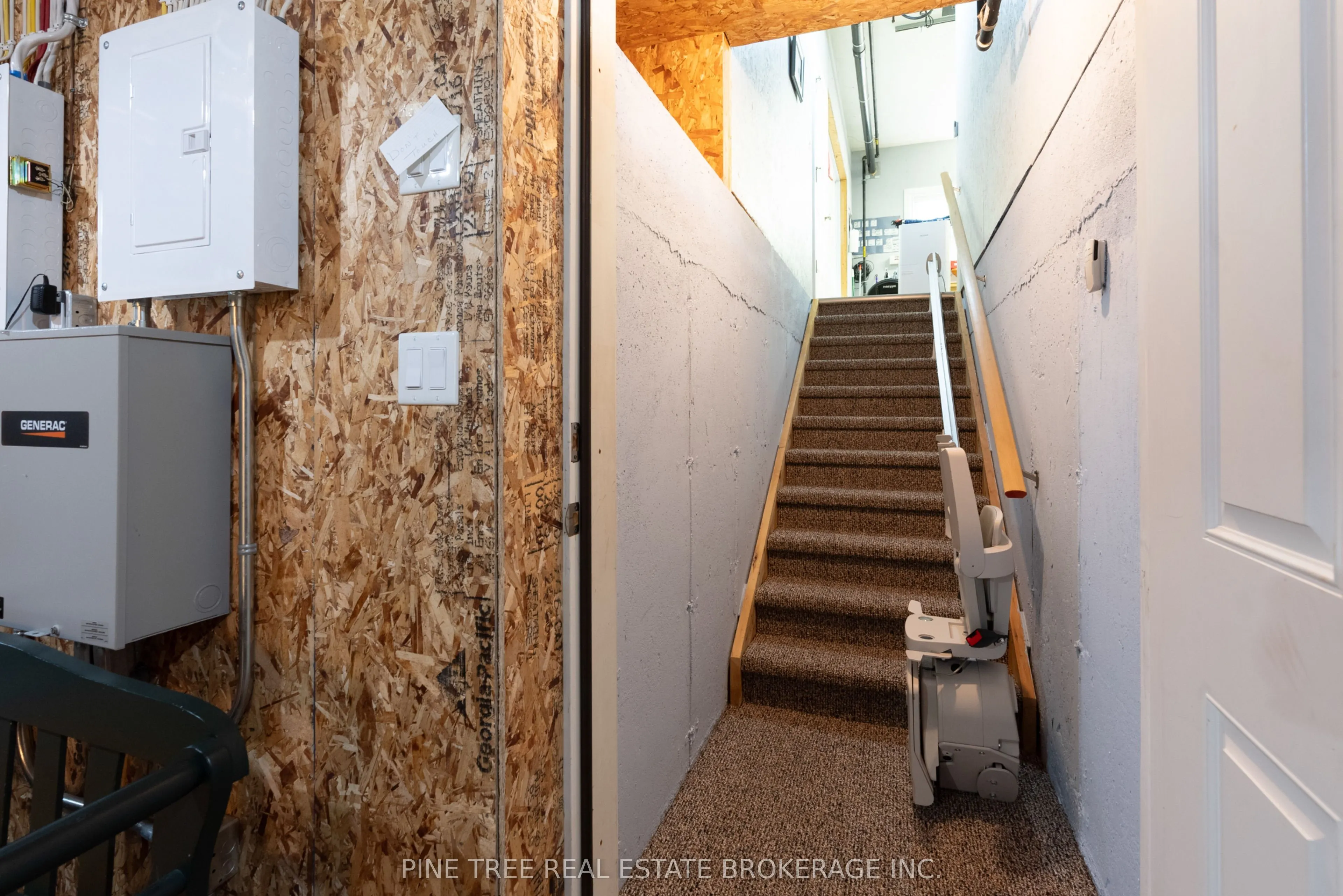 1025 TOWER Crescent