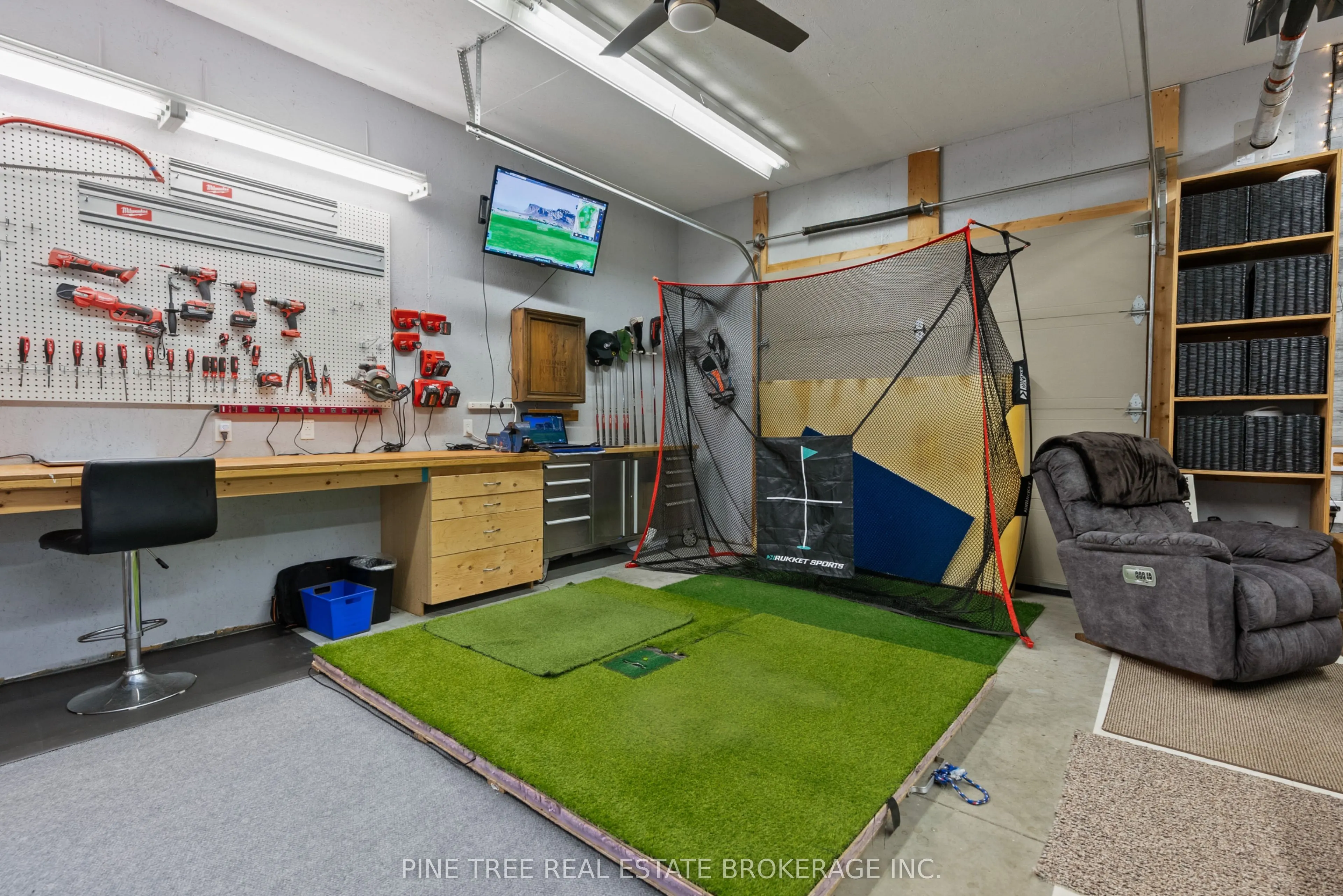 1025 TOWER Crescent