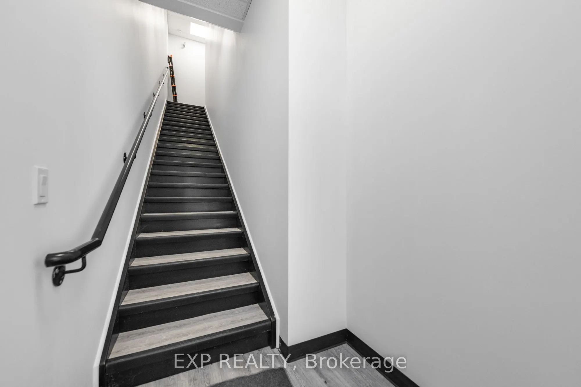 2310 St Laurent Boulevard, #206 & 208