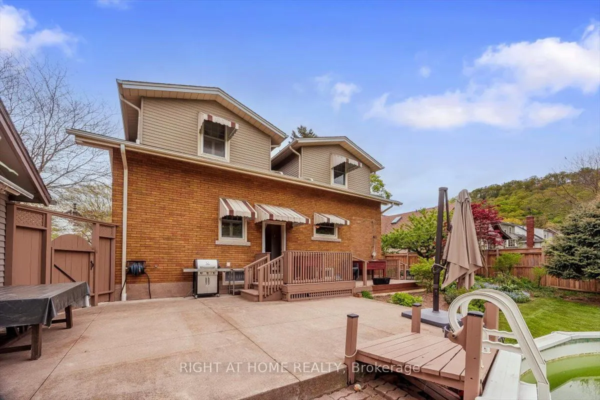 16 Nelles Boulevard