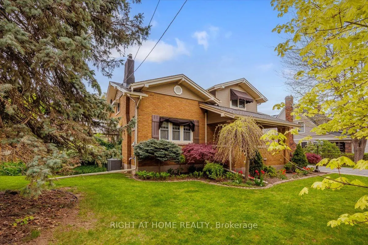 16 Nelles Boulevard